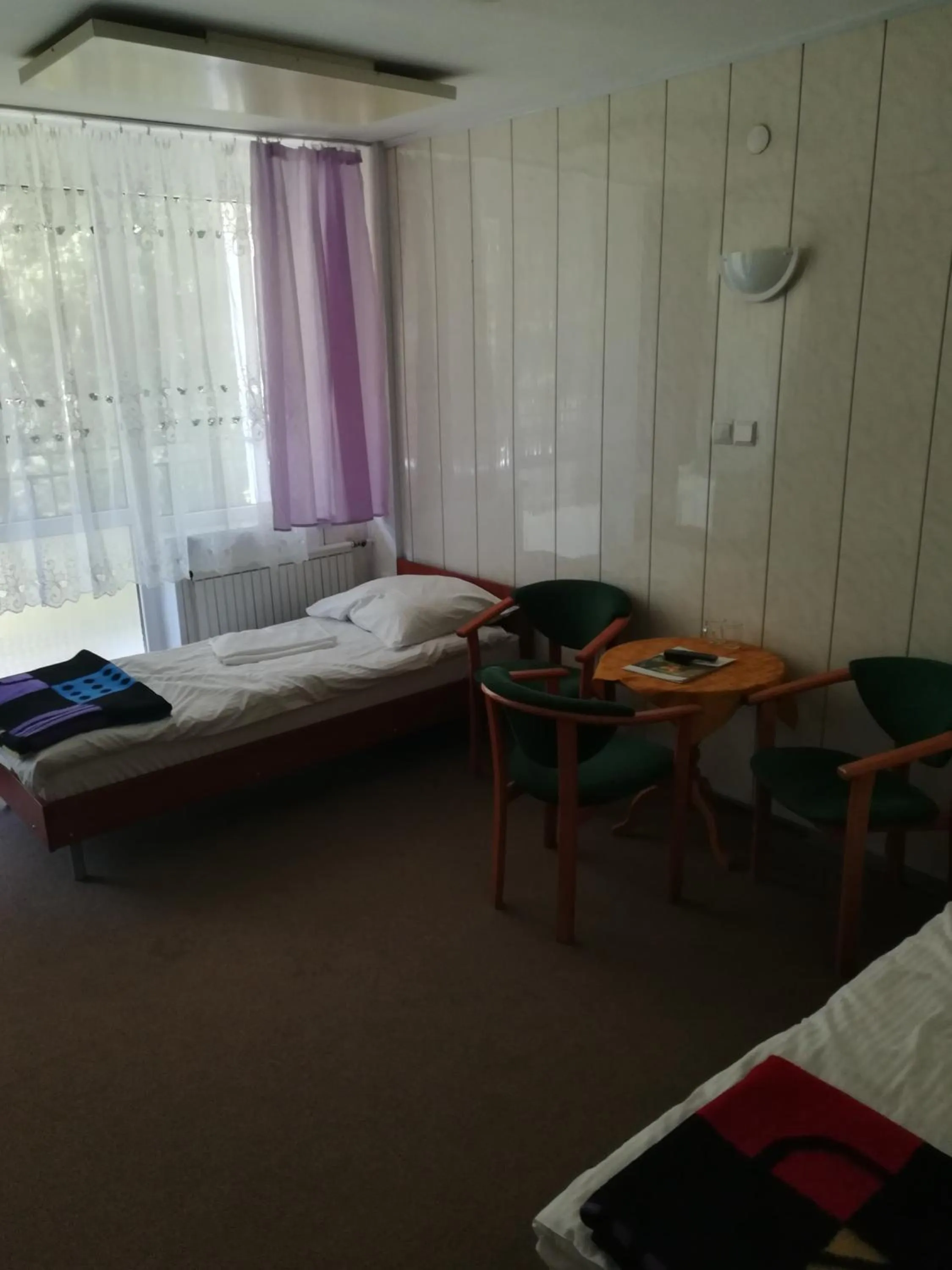 Photo of the whole room, Bed in OW Eden