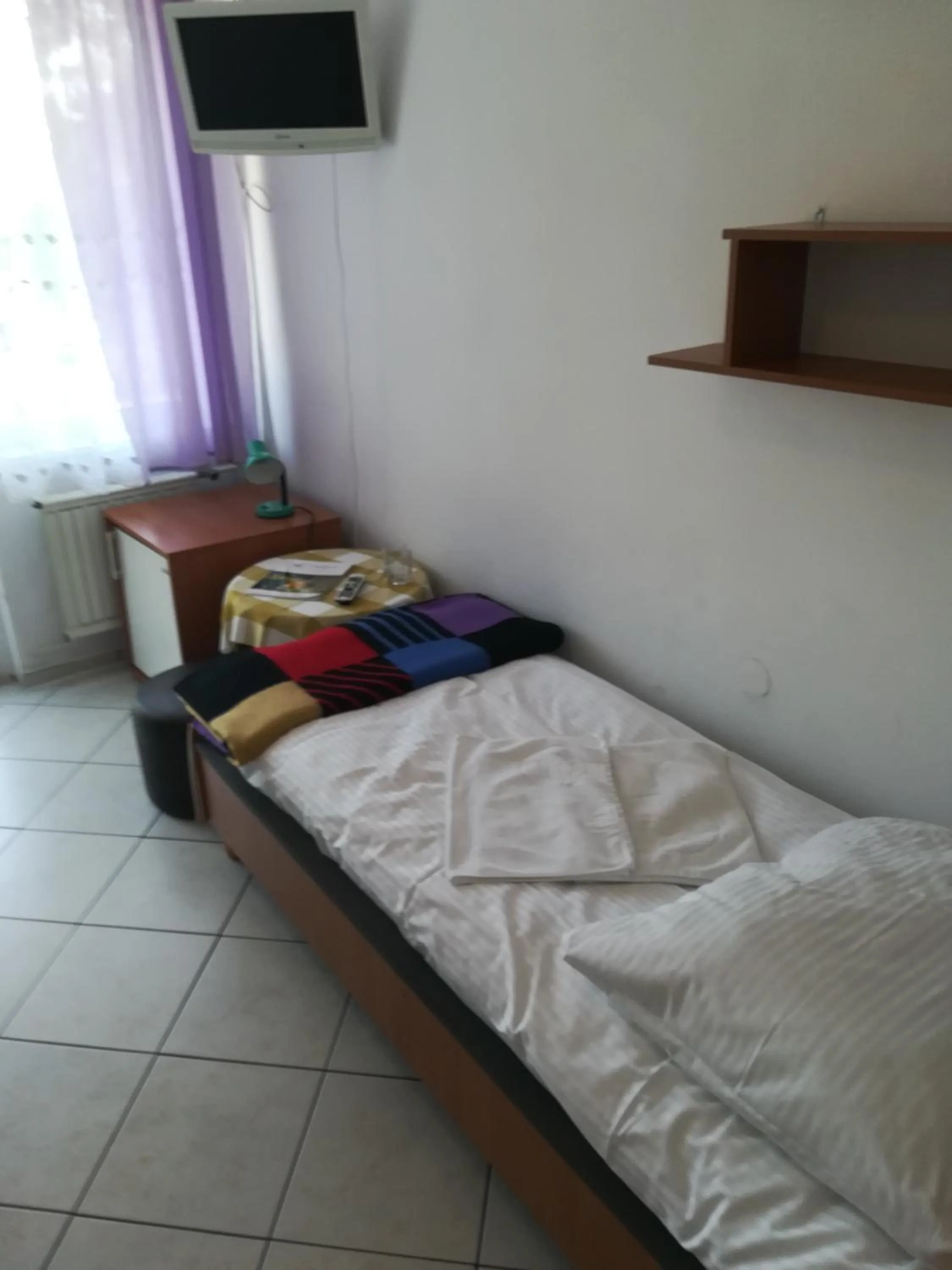 Photo of the whole room, Bed in OW Eden