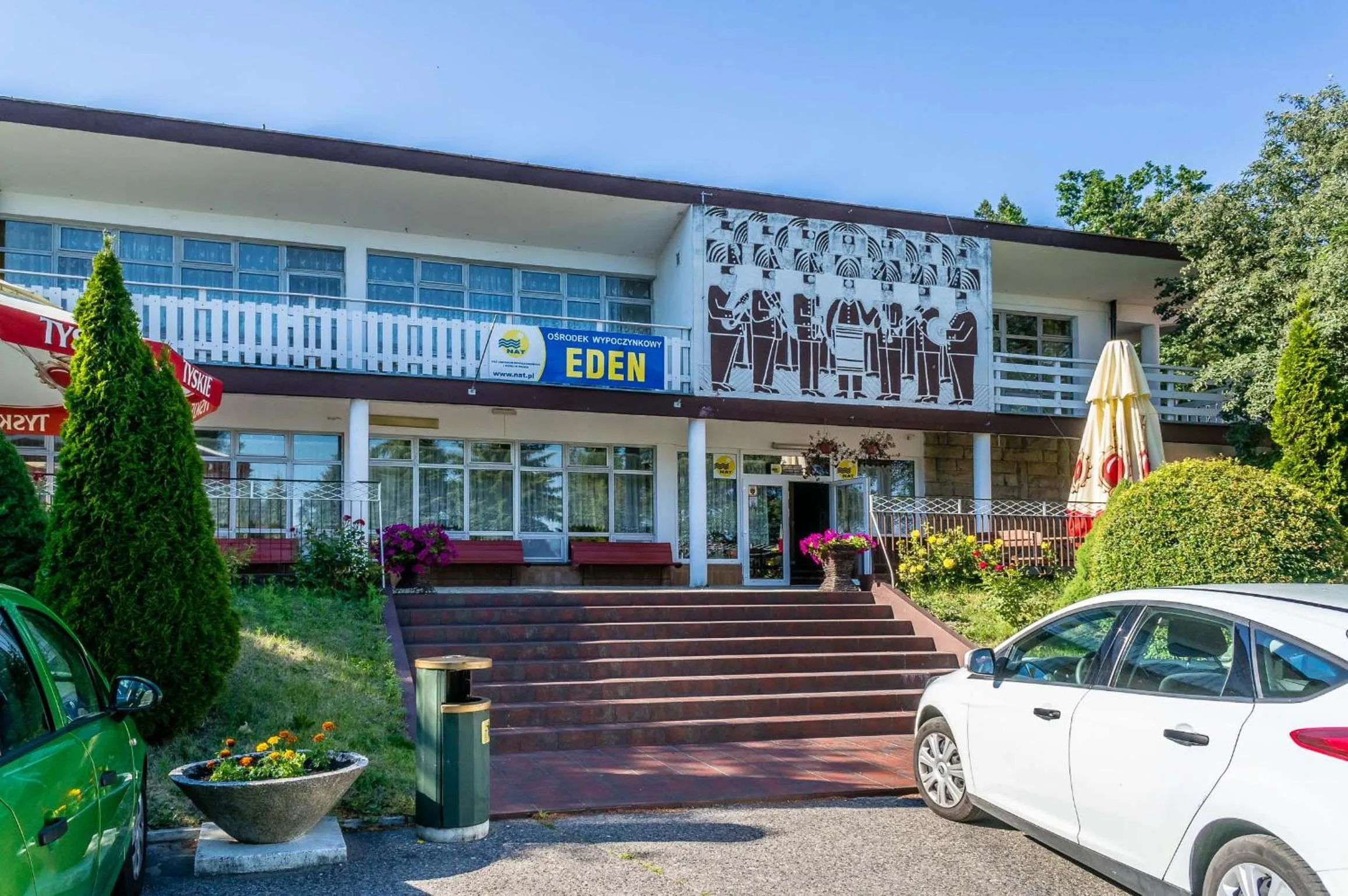 Facade/entrance in OW Eden