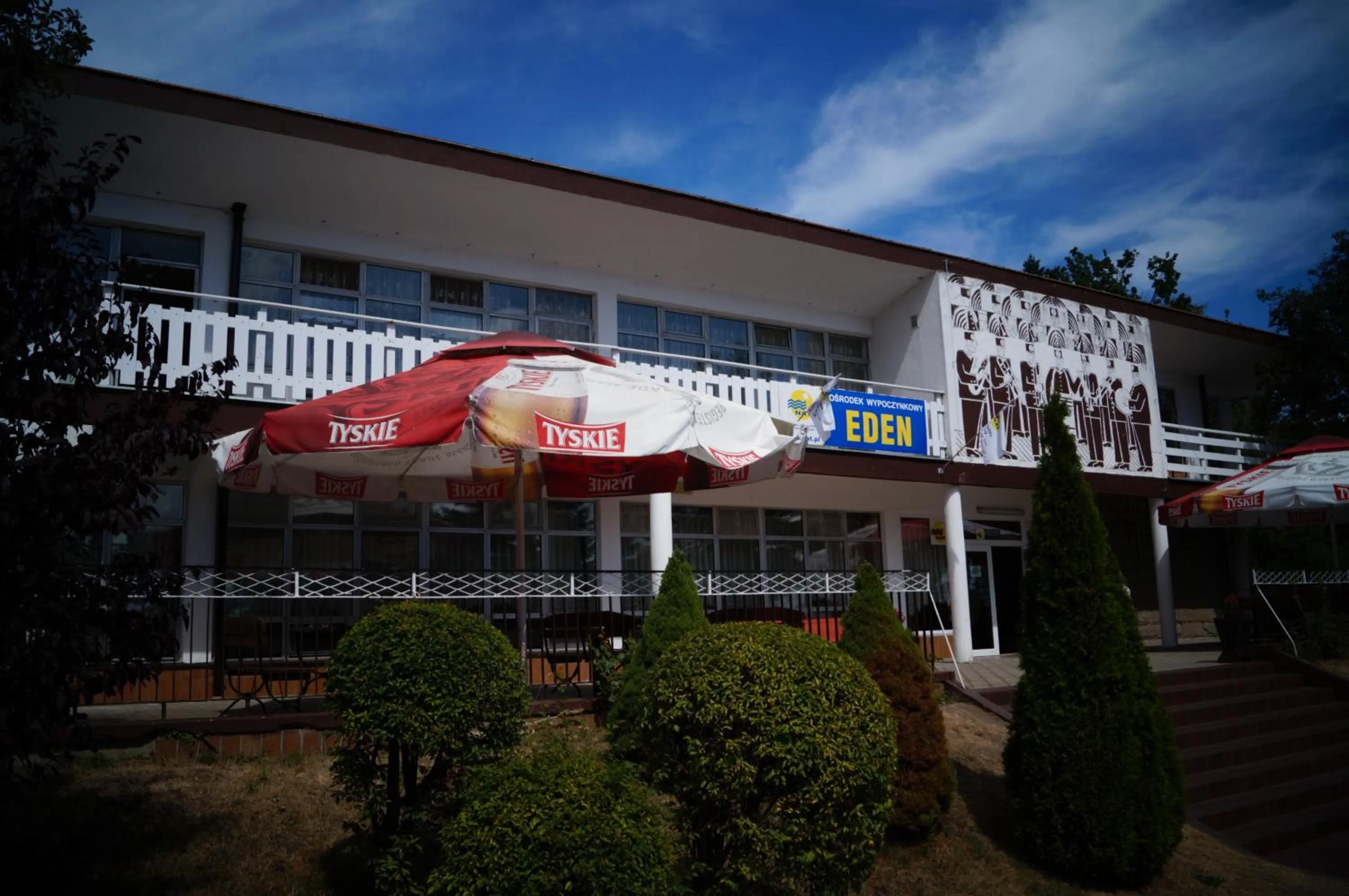 Facade/entrance in OW Eden