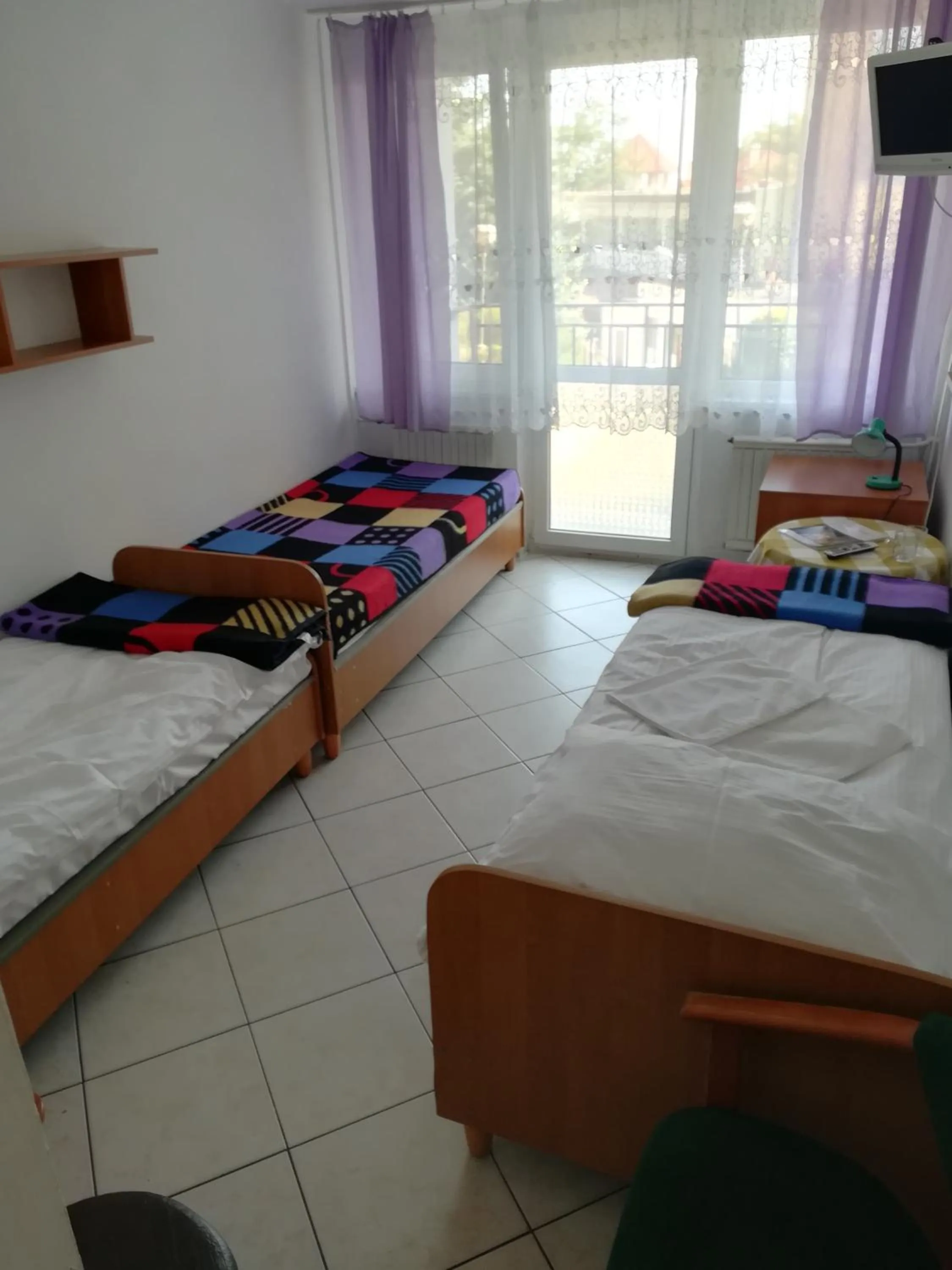 Photo of the whole room, Bed in OW Eden