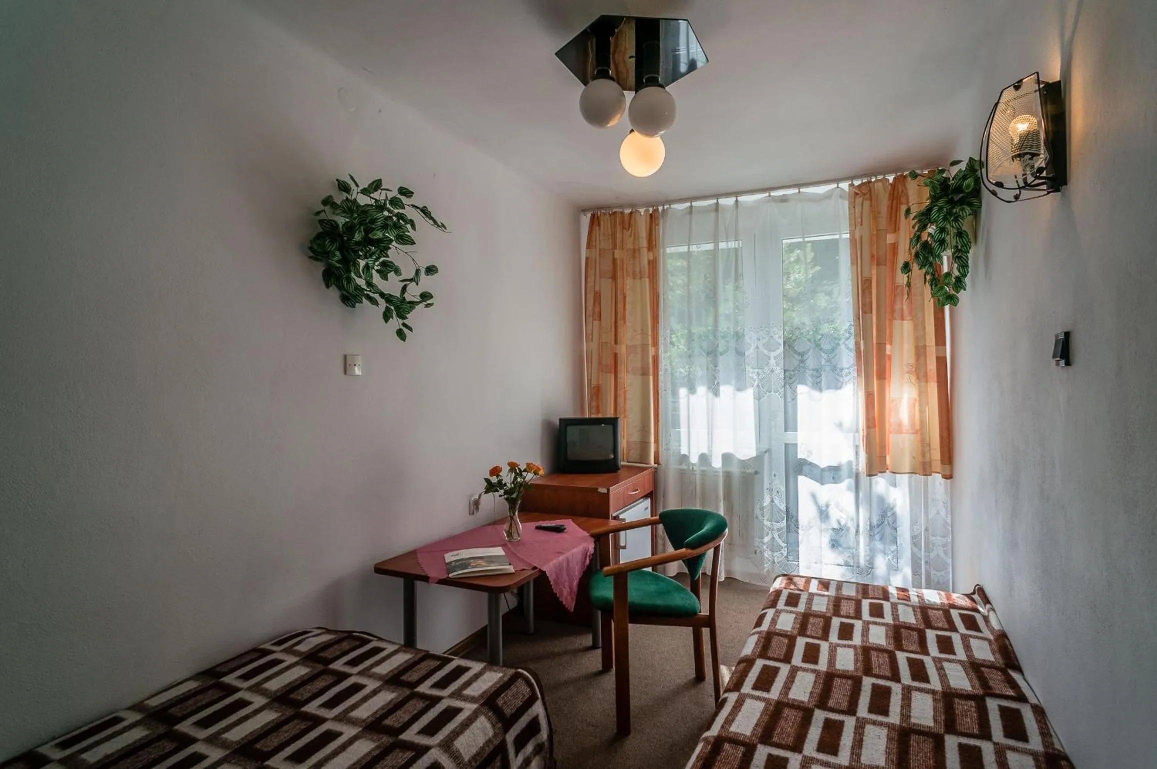 Photo of the whole room in OW Eden