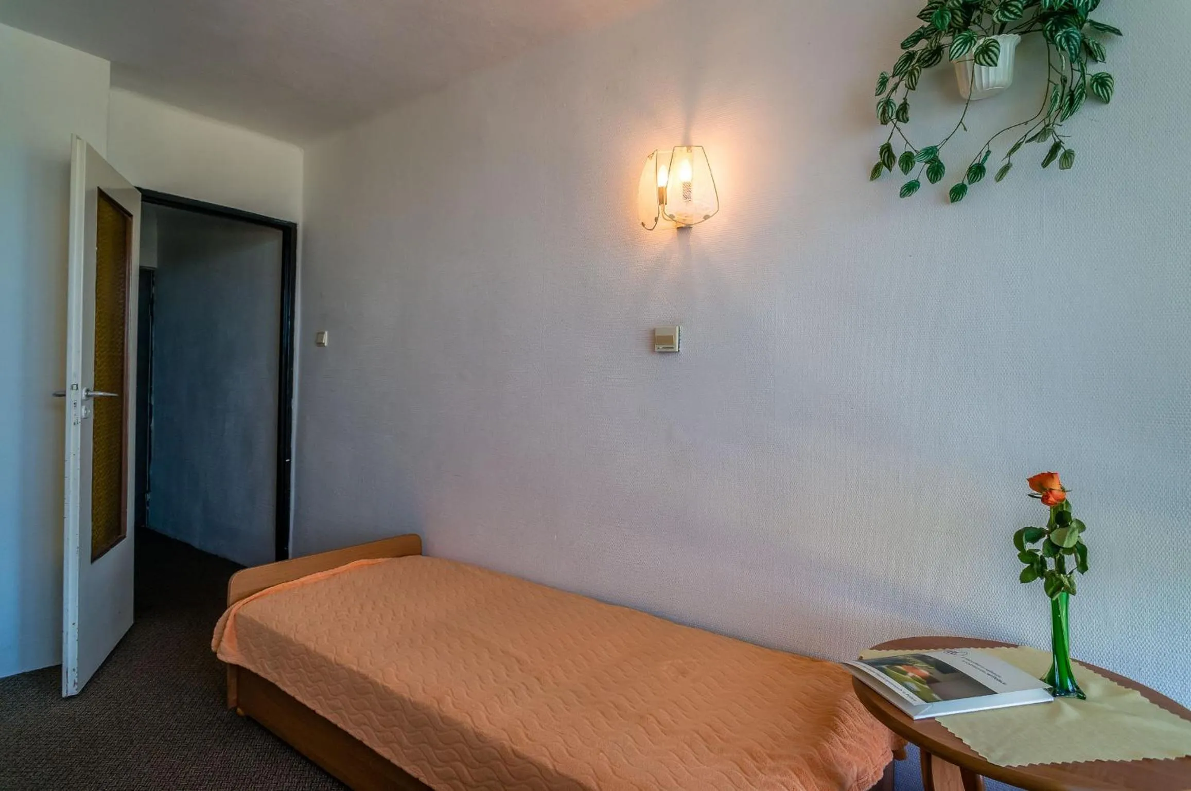 Photo of the whole room, Bed in OW Eden