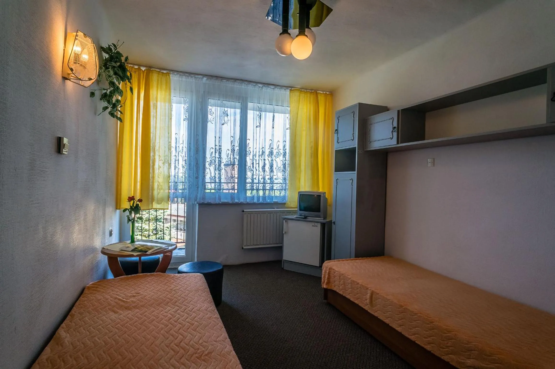 Photo of the whole room, Bed in OW Eden