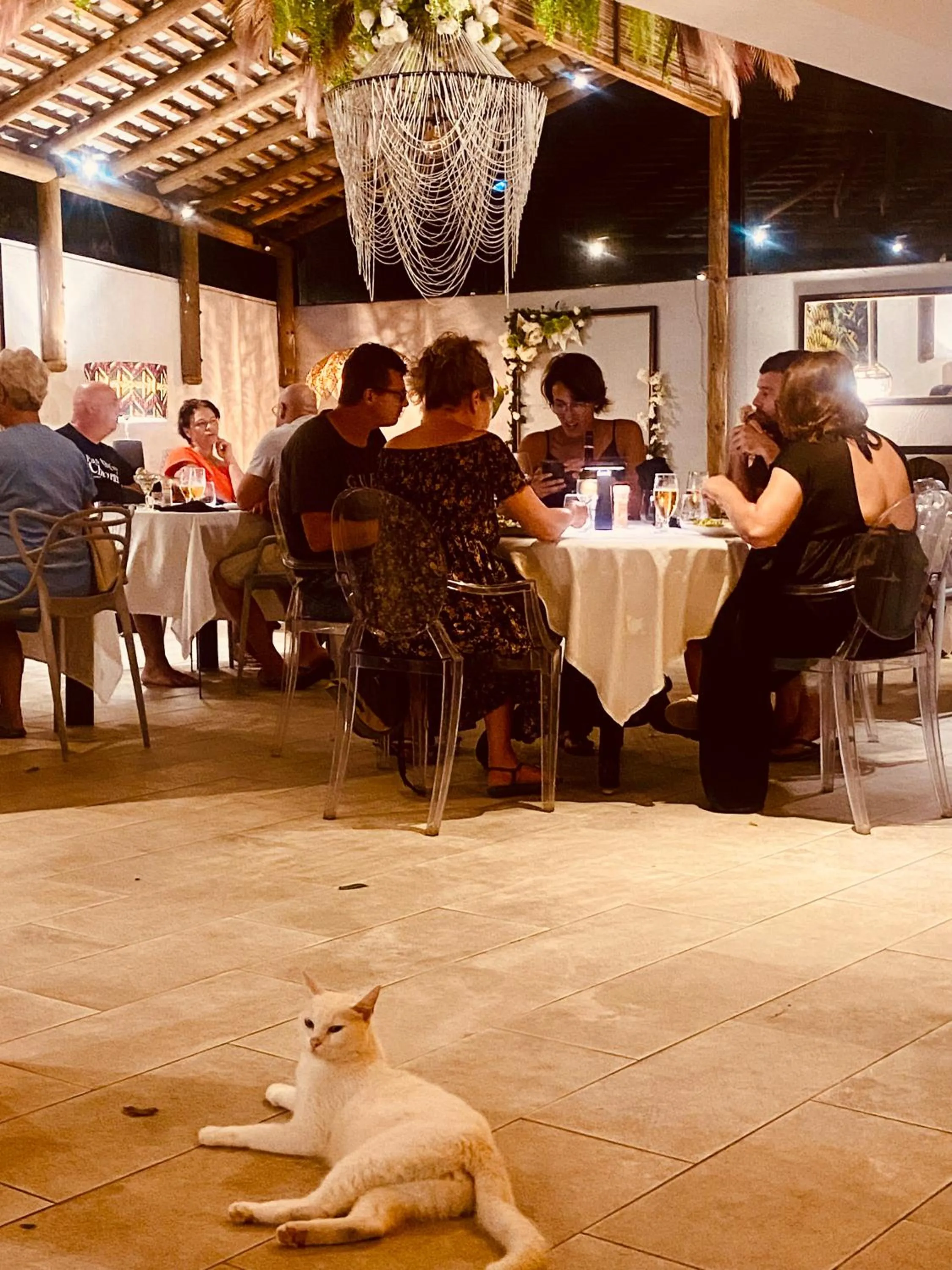 Restaurant/places to eat in Cosy Guest House Sous le Badamier