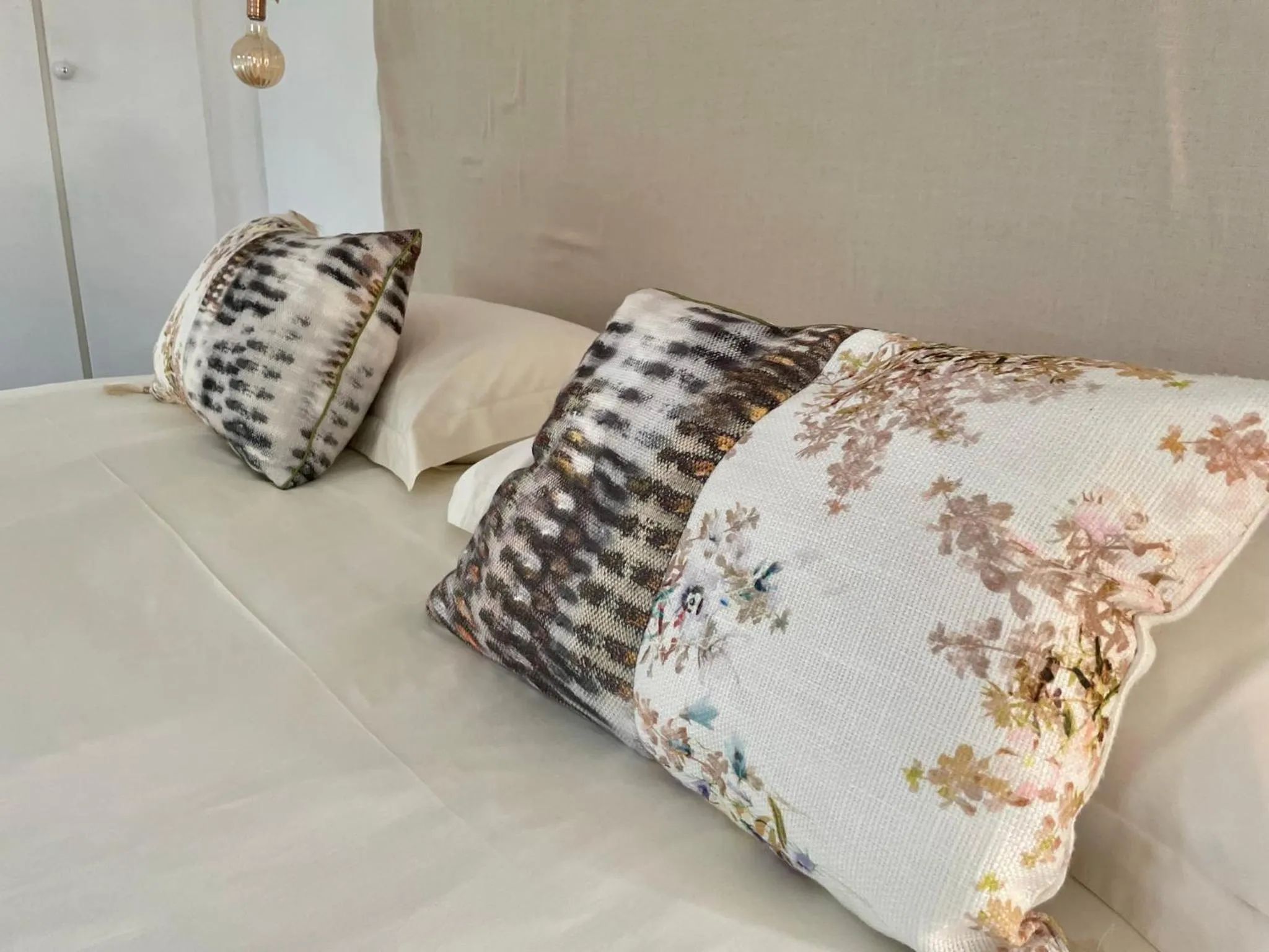 Bedroom, Bed in Cosy Guest House Sous le Badamier