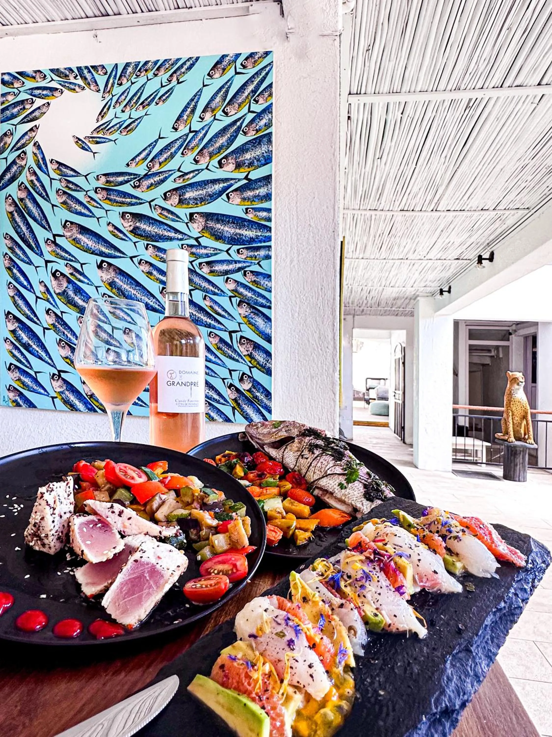 Restaurant/places to eat in Cosy Guest House Sous le Badamier