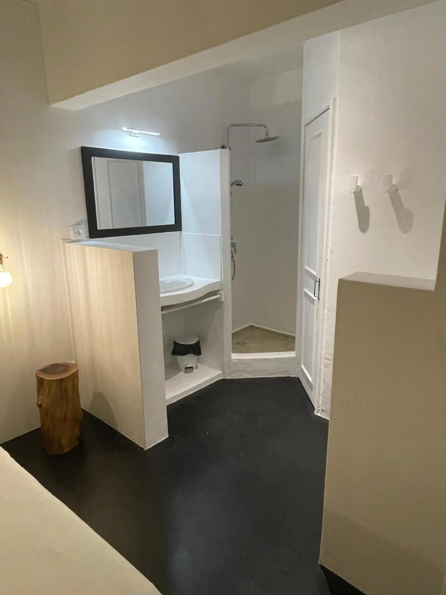 Bathroom, Bed in Cosy Guest House Sous le Badamier