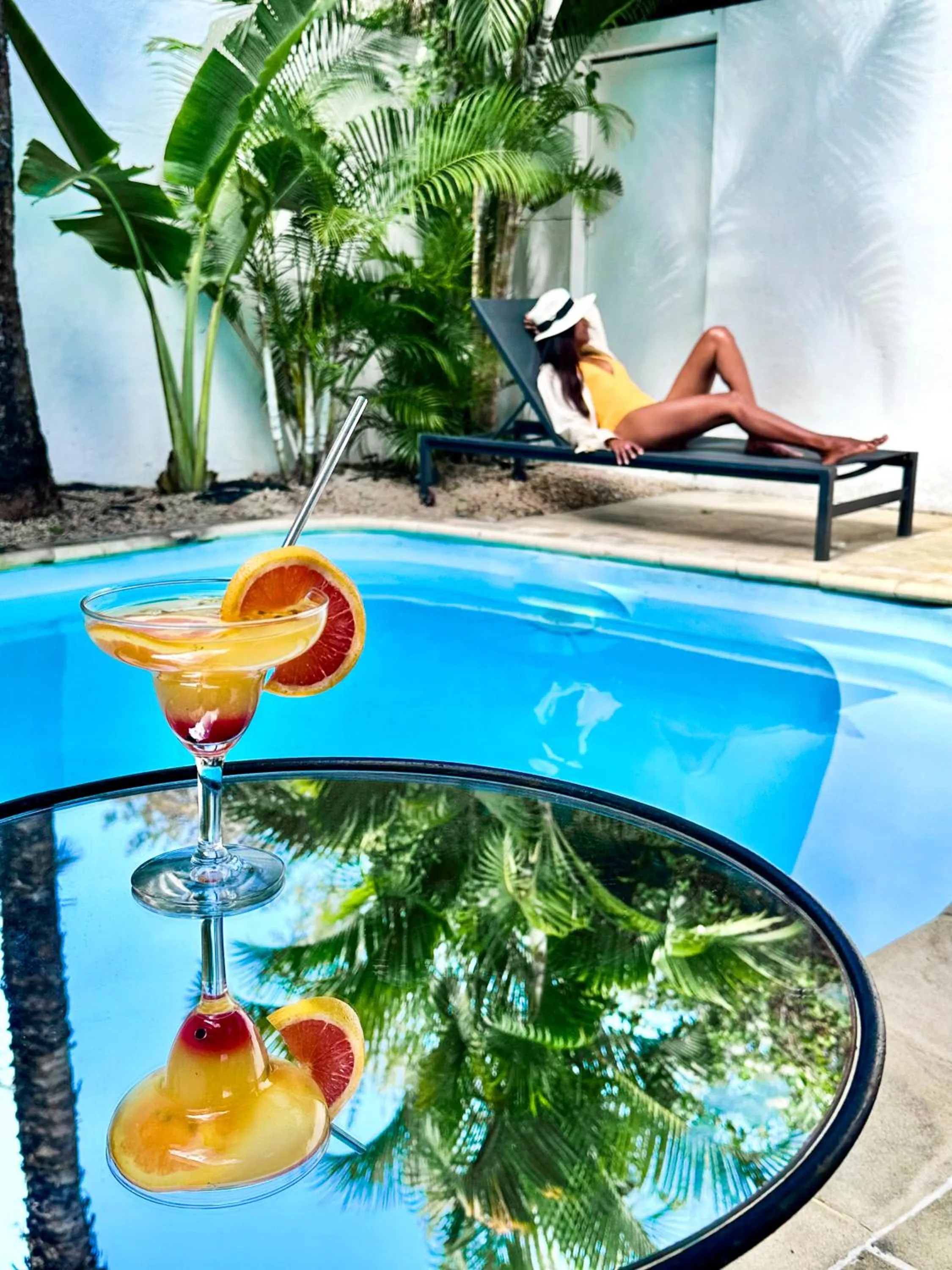 Swimming pool in Cosy Guest House Sous le Badamier