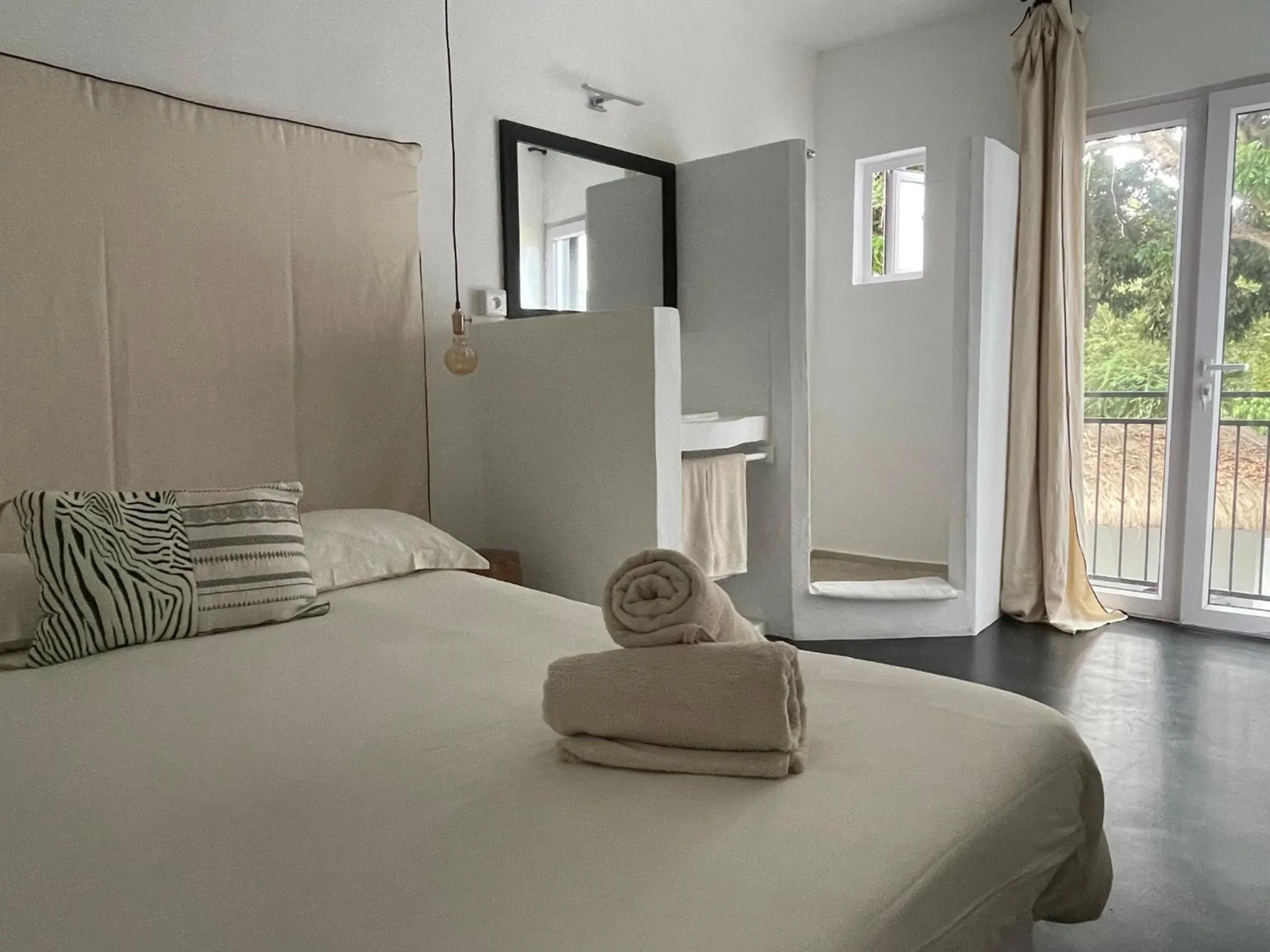 Bedroom, Bed in Cosy Guest House Sous le Badamier