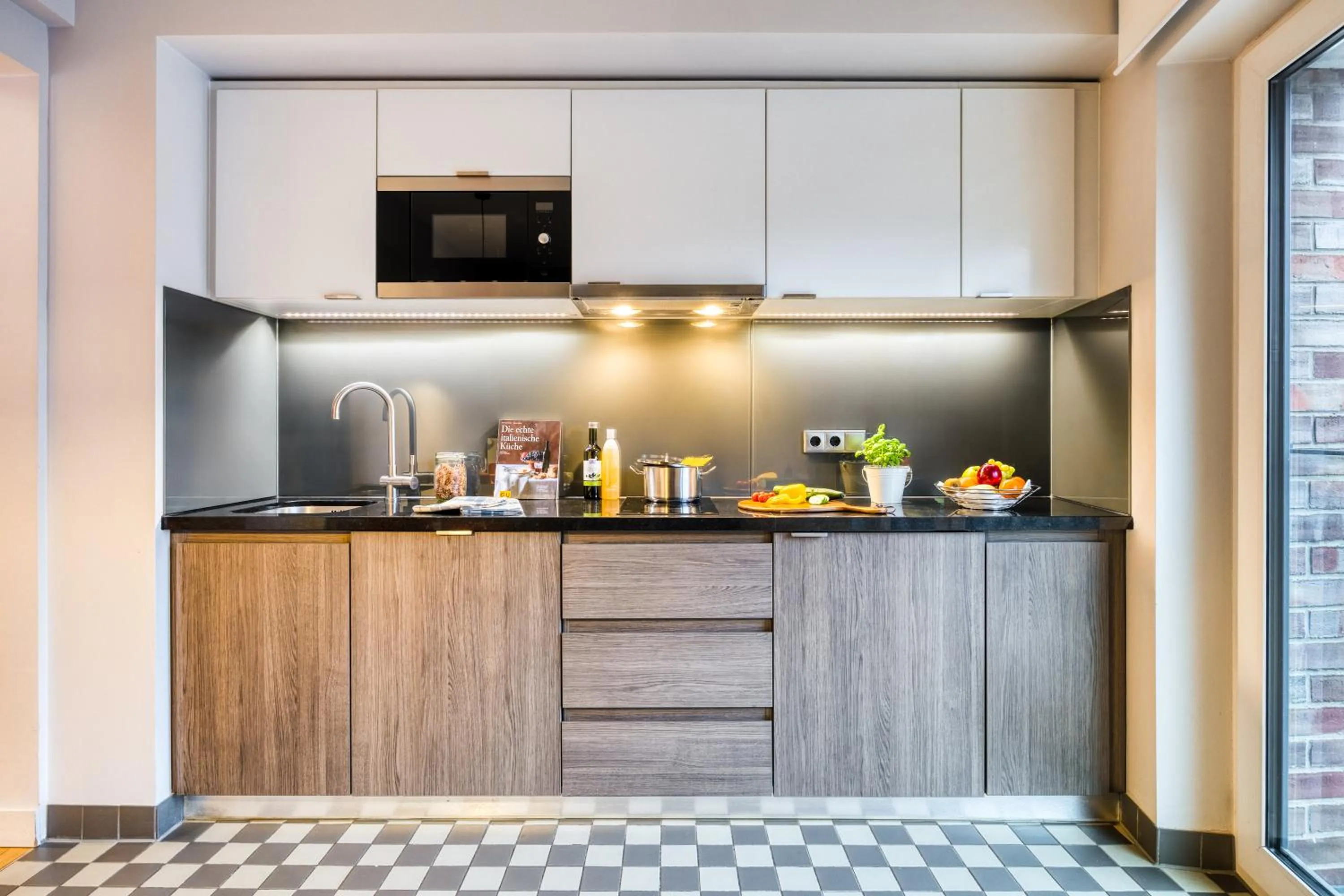 Kitchen or kitchenette in Citadines Michel Hamburg