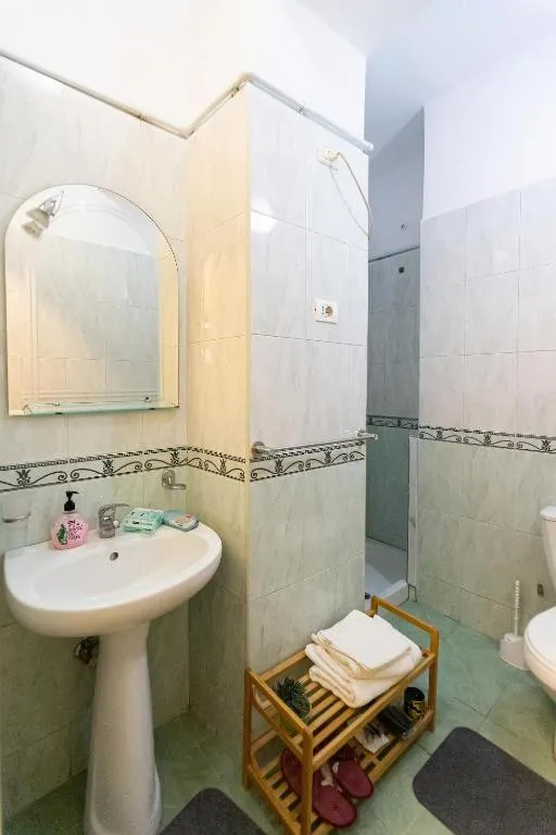 Budget Retreat Tirana & Studios