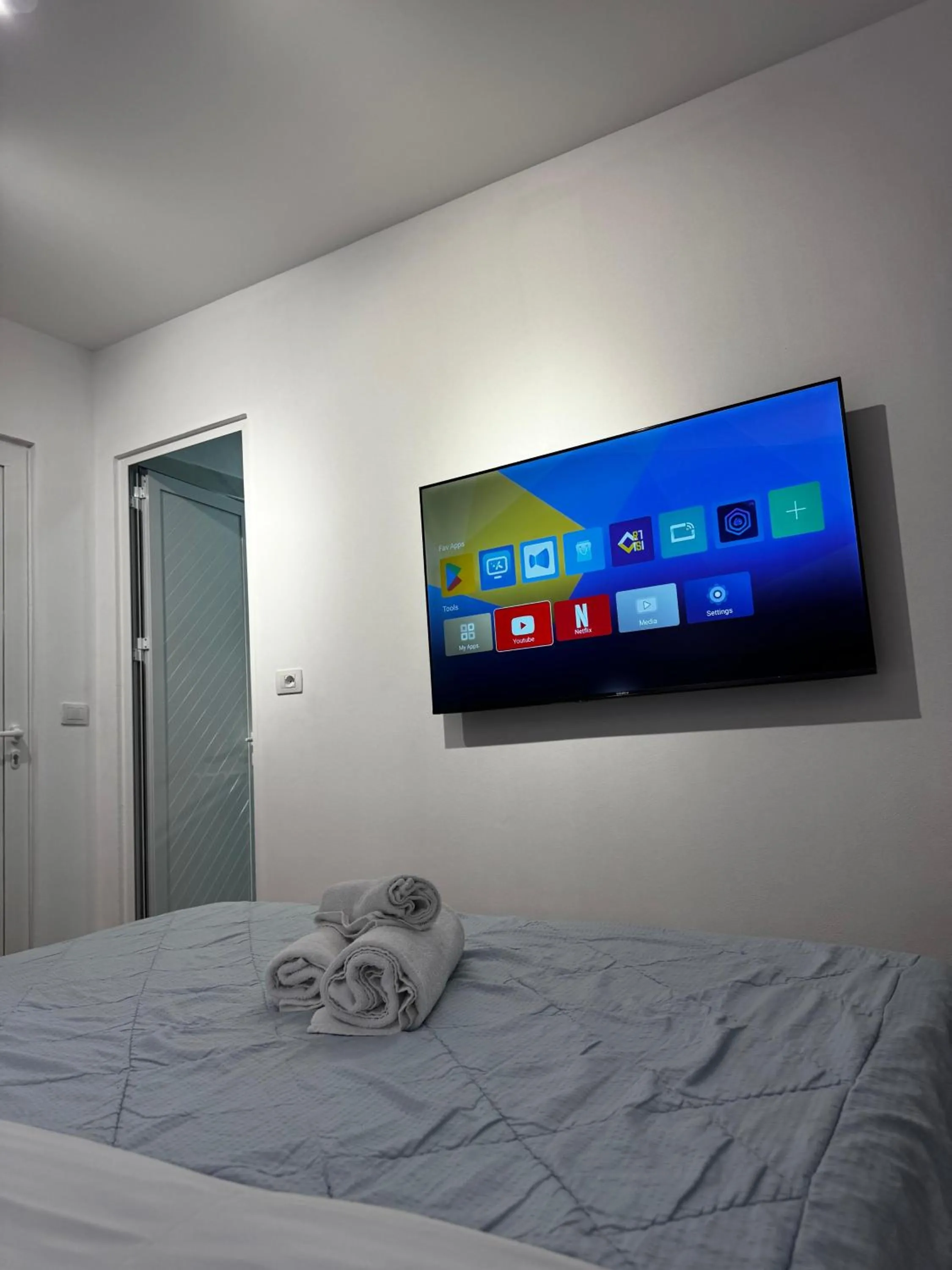 Bed in Budget Retreat Tirana & Studios