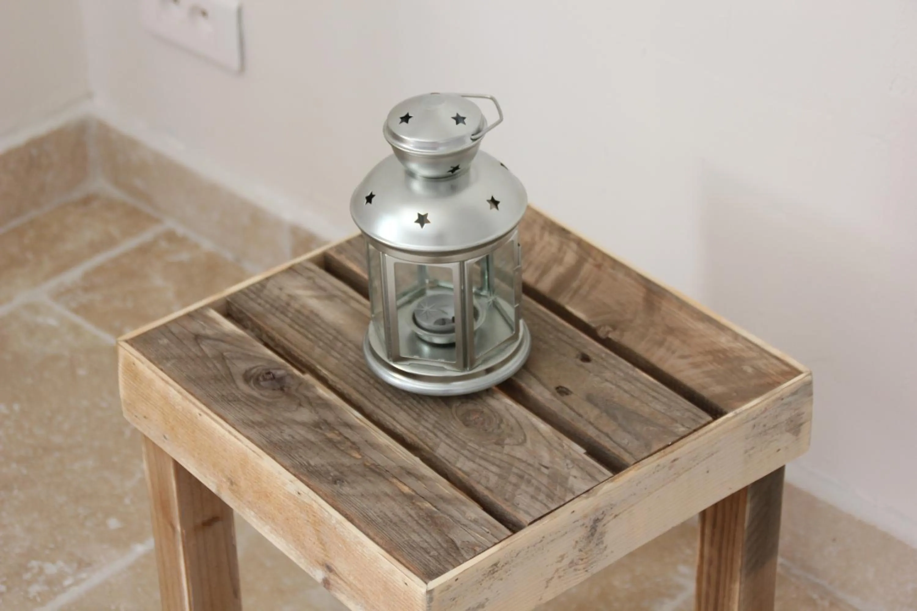 Decorative detail in Mas Saint Julien