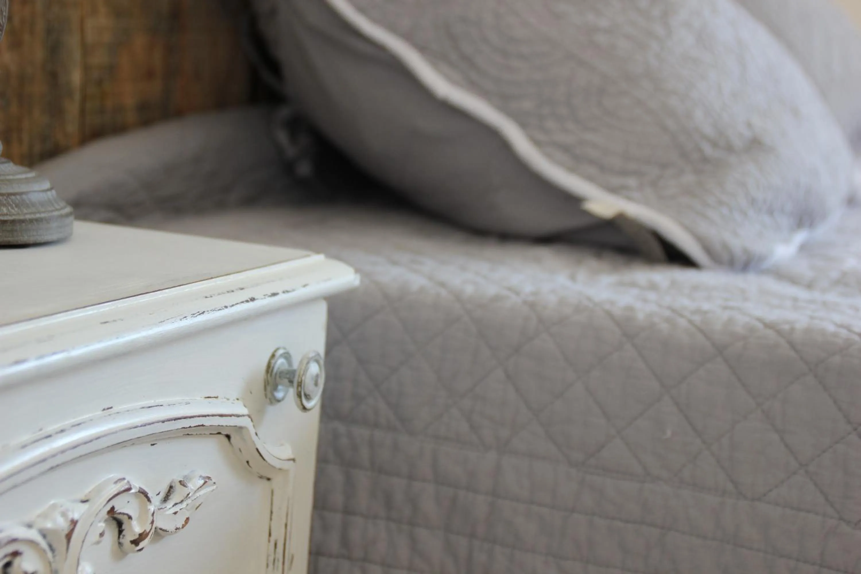 Decorative detail, Bed in Mas Saint Julien