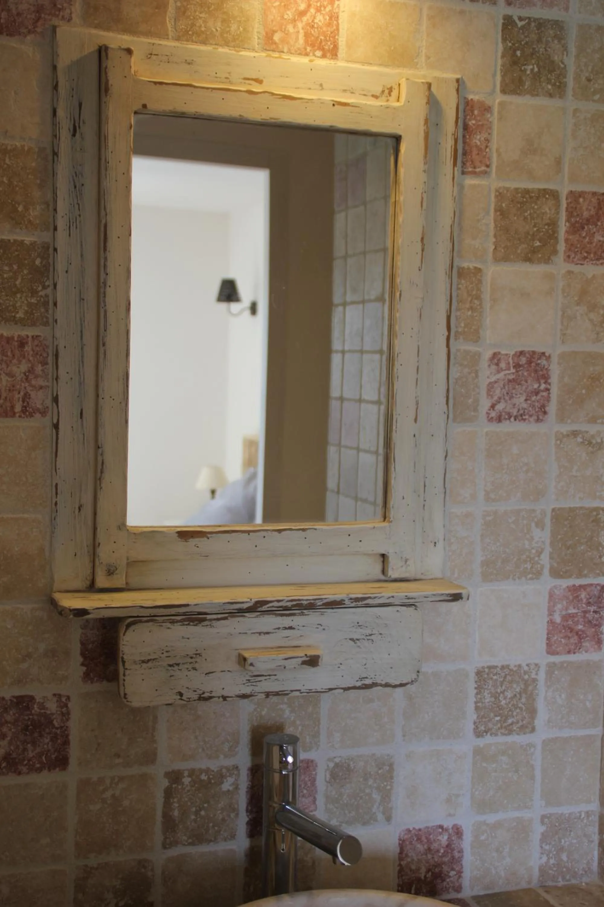 Decorative detail in Mas Saint Julien