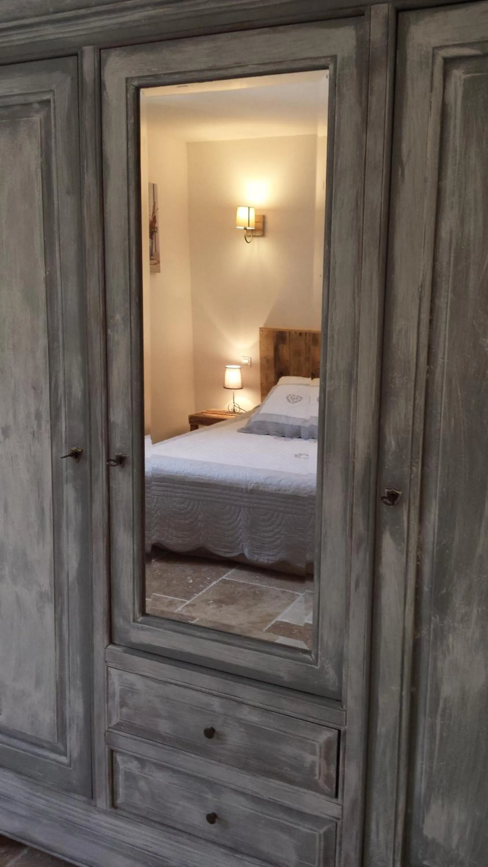 Decorative detail, Bed in Mas Saint Julien