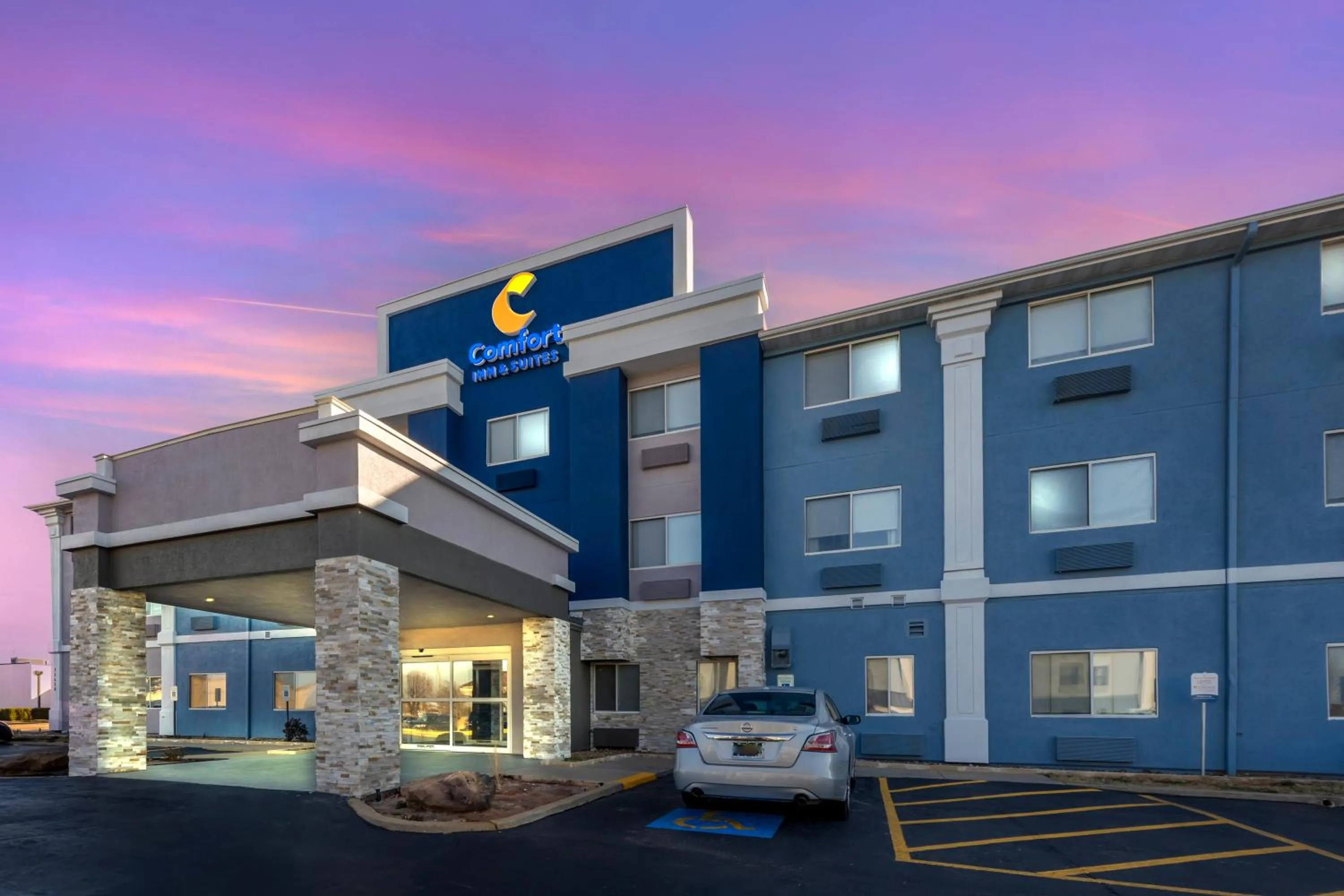 Property building in Comfort Inn & Suites Oklahoma City North - Quail Springs