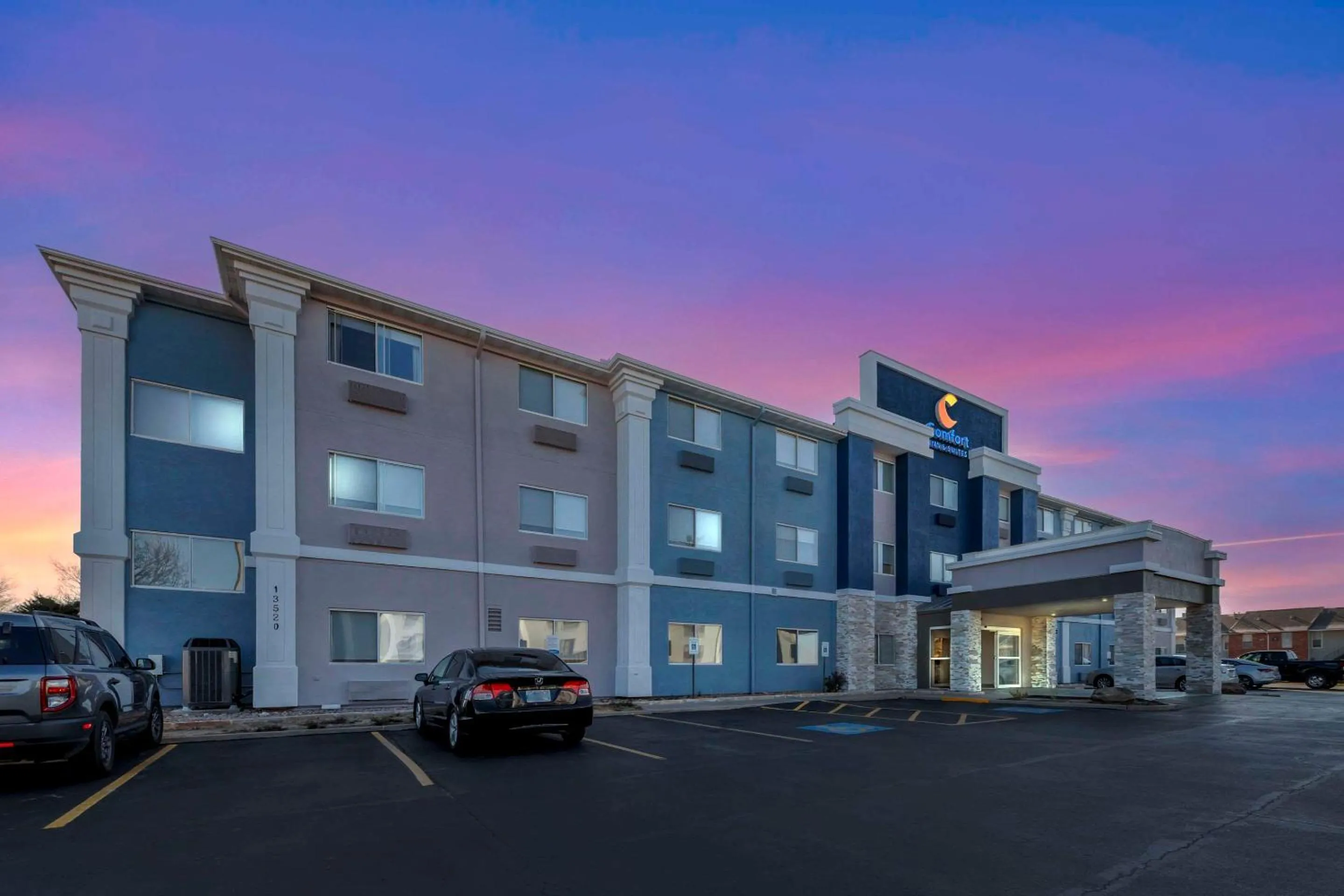 Property building in Comfort Inn & Suites Oklahoma City North - Quail Springs