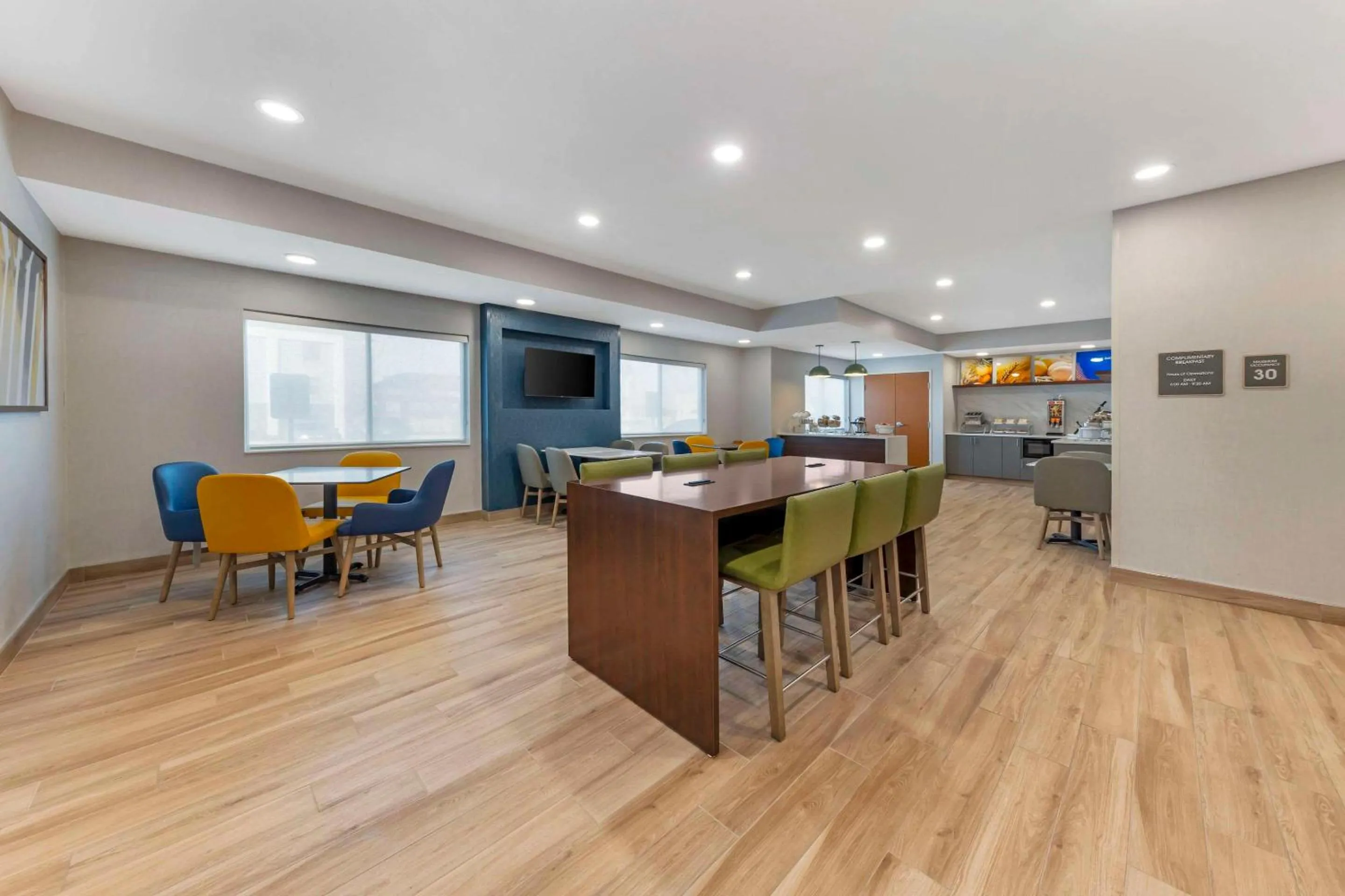 Breakfast in Comfort Inn & Suites Oklahoma City North - Quail Springs