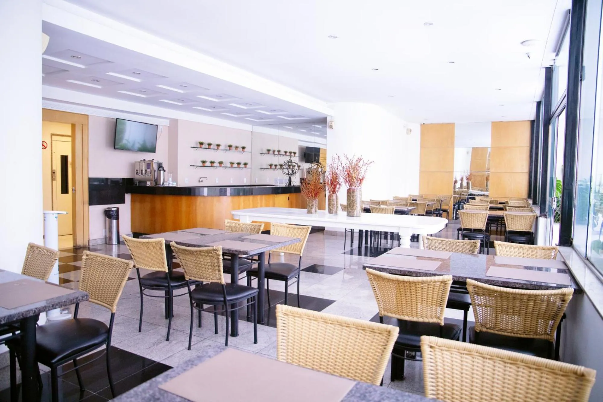 Restaurant/places to eat in Hotel BH Palace