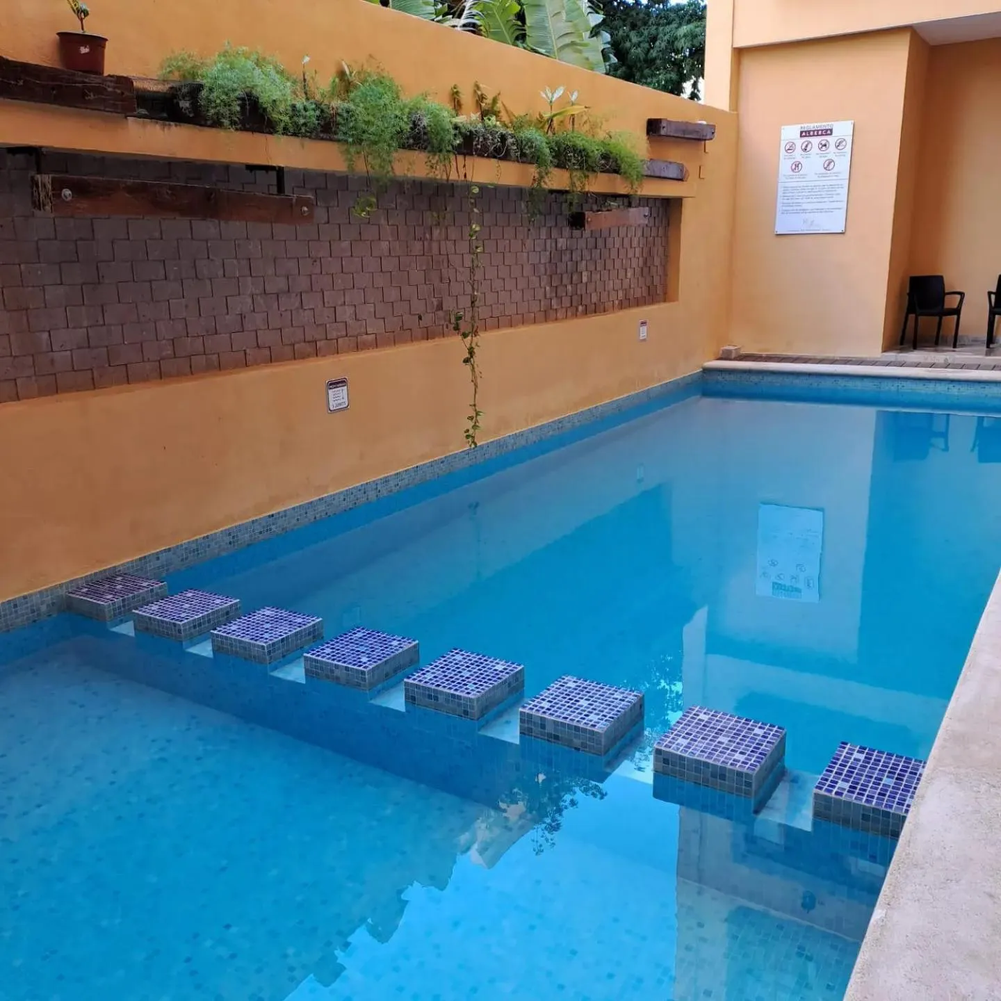 Swimming pool in Cancun International Suites