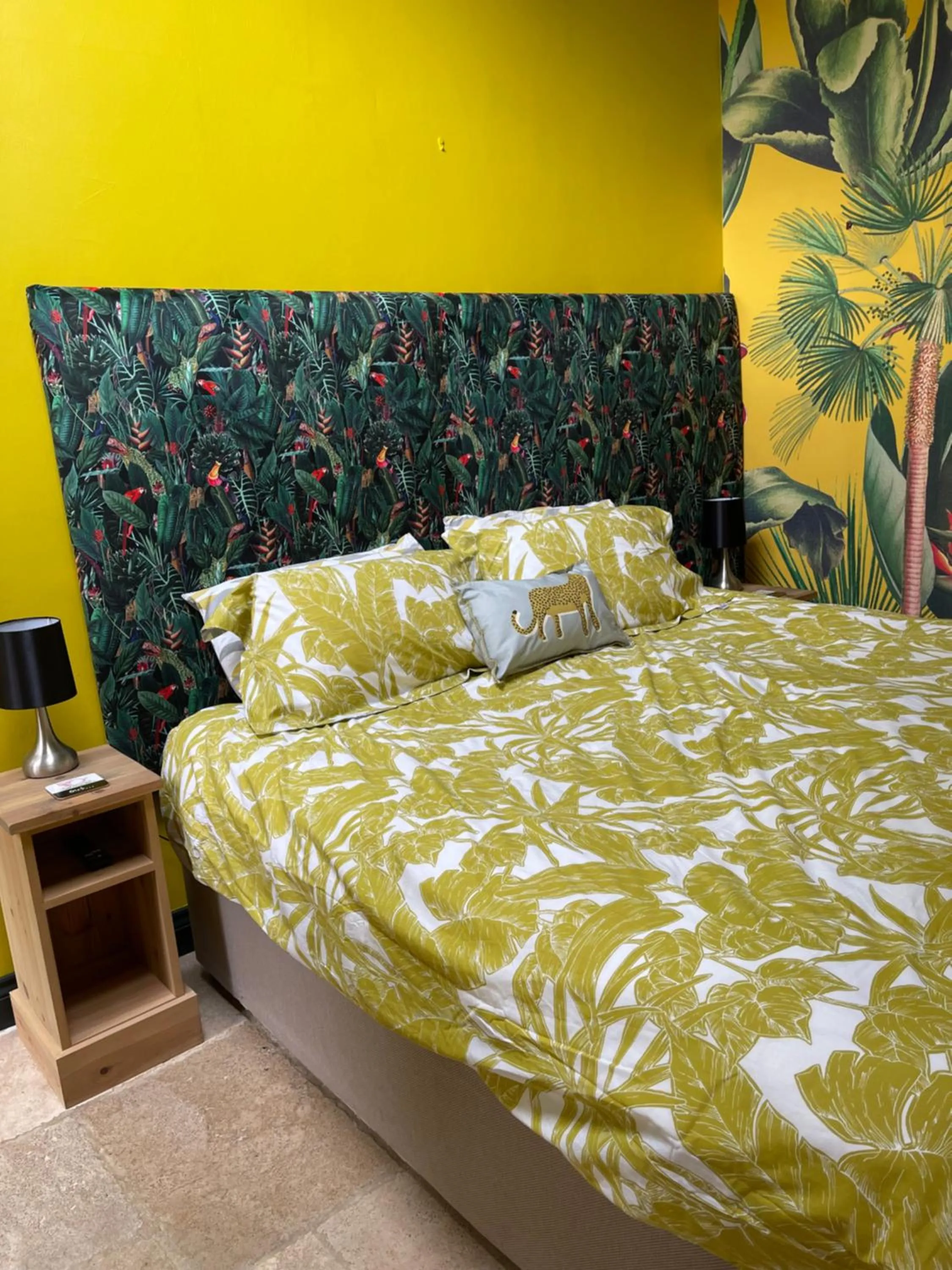 Bed in the Orangery - BnB Suites