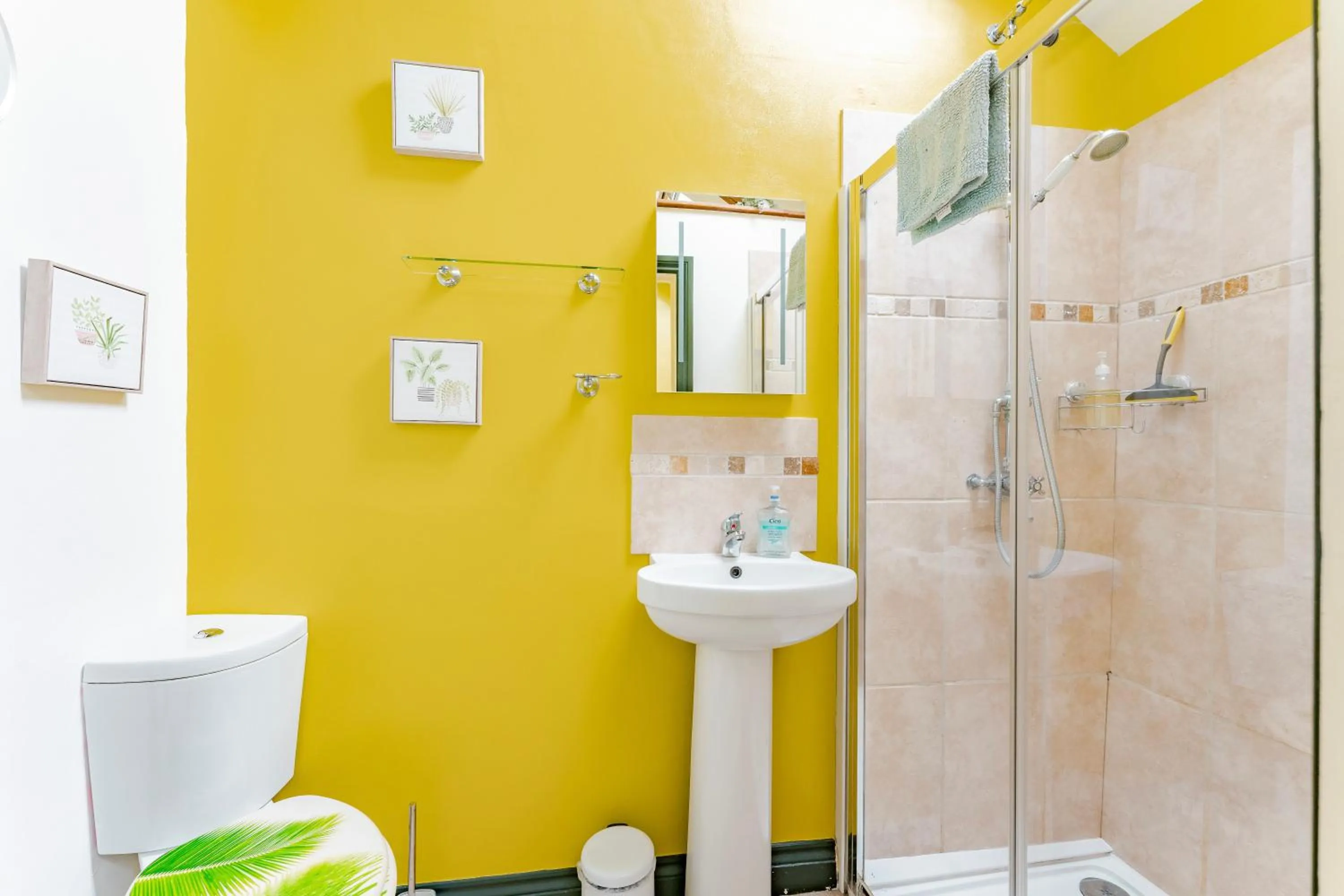 Shower in the Orangery - BnB Suites