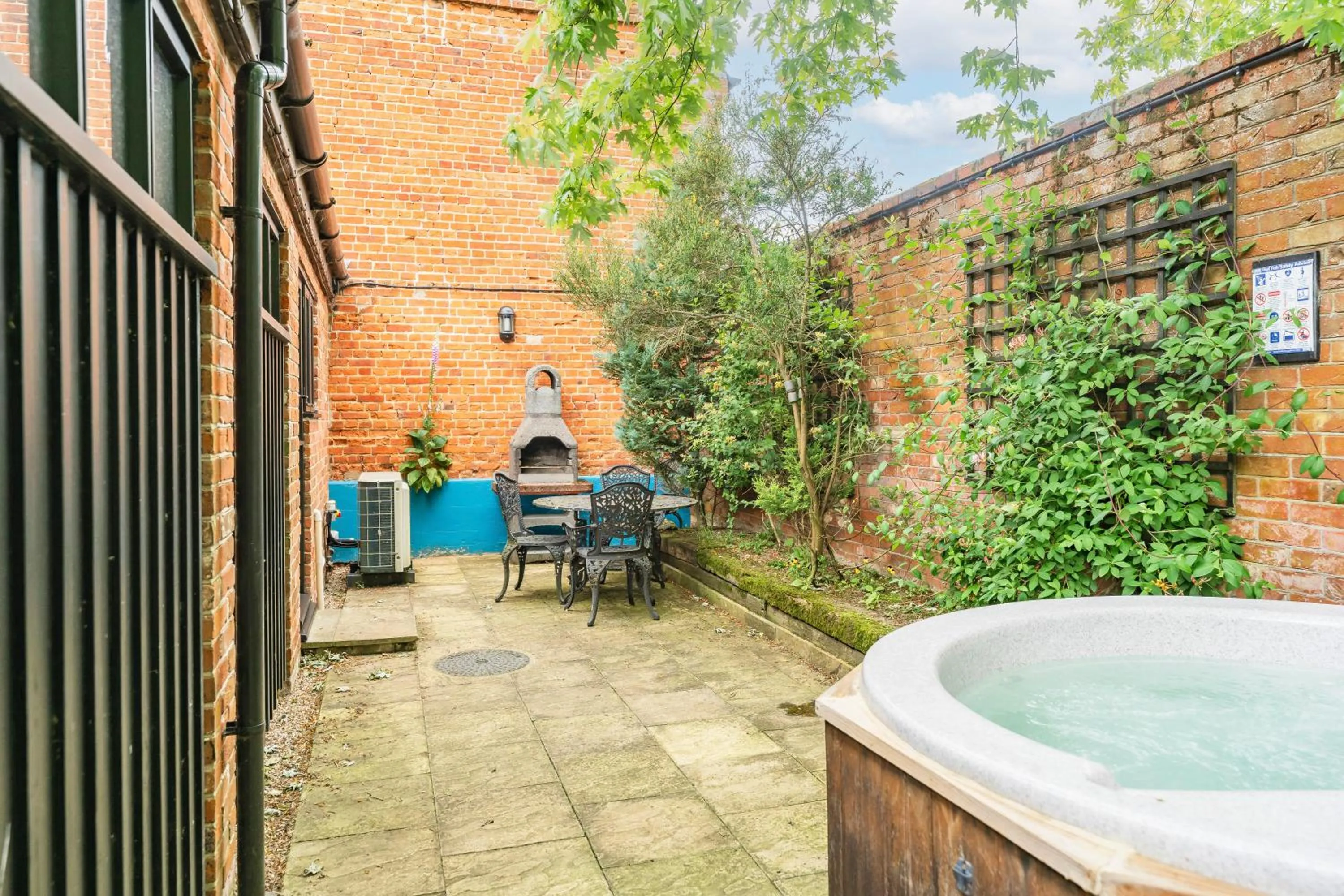 Patio in the Orangery - BnB Suites