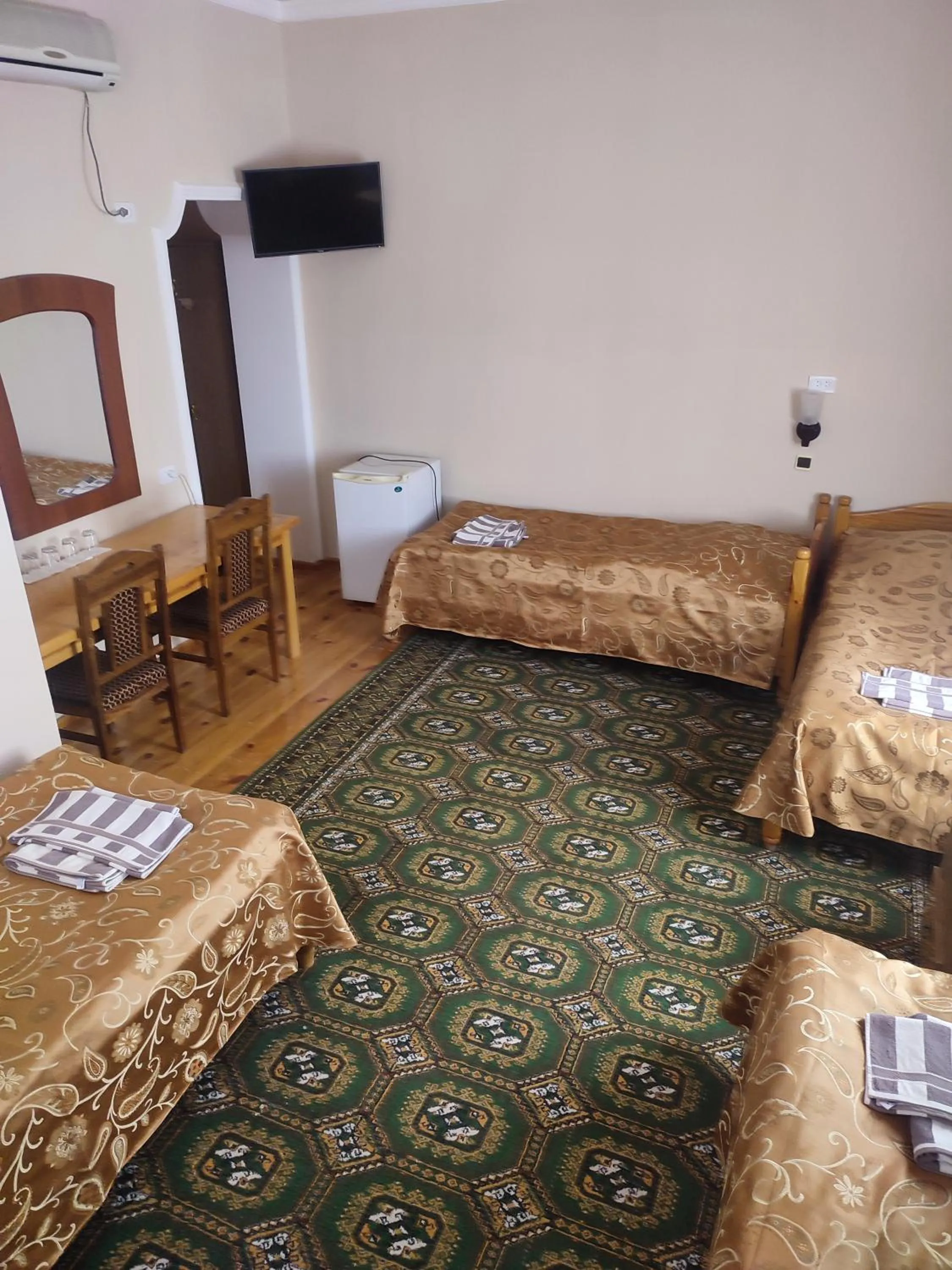 Islambek Travel & Hotel