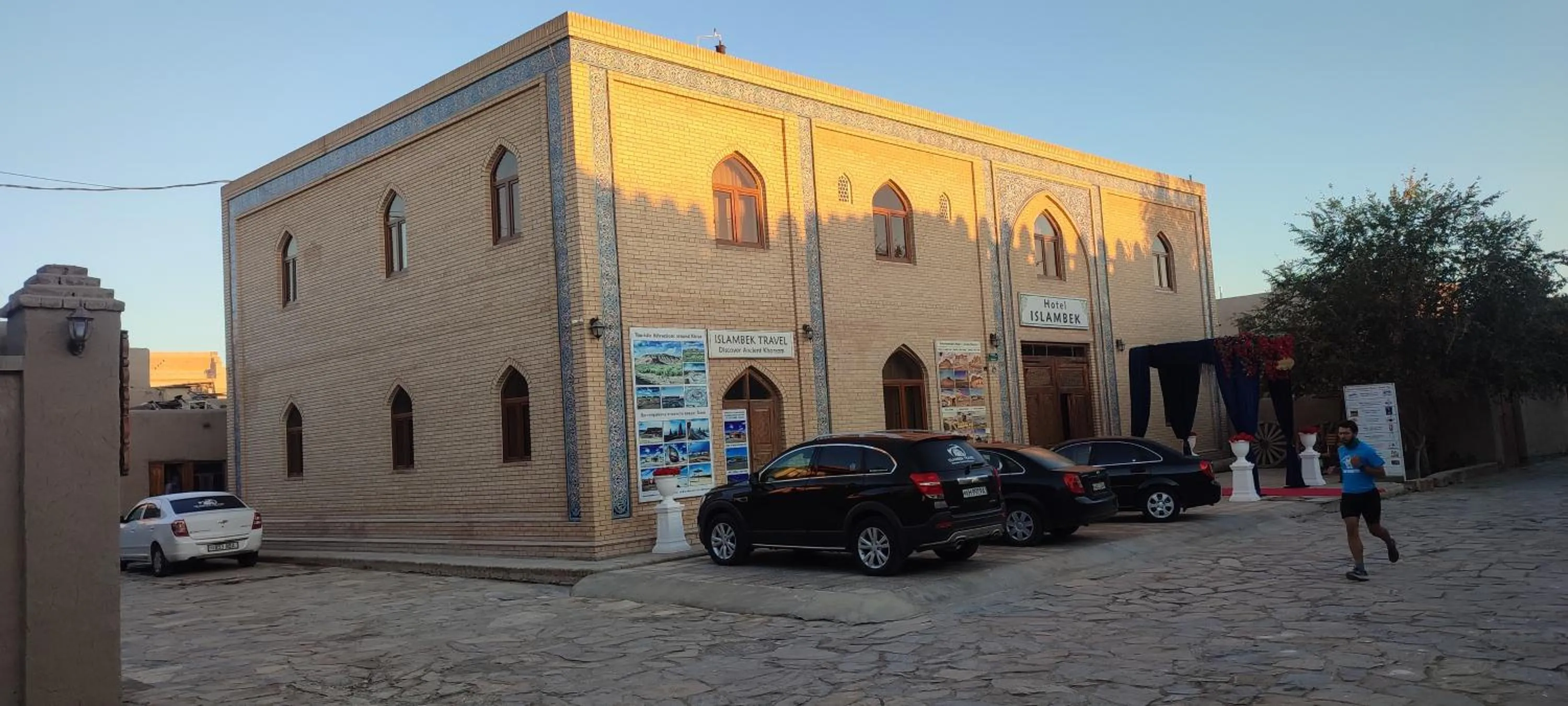 Islambek Travel & Hotel