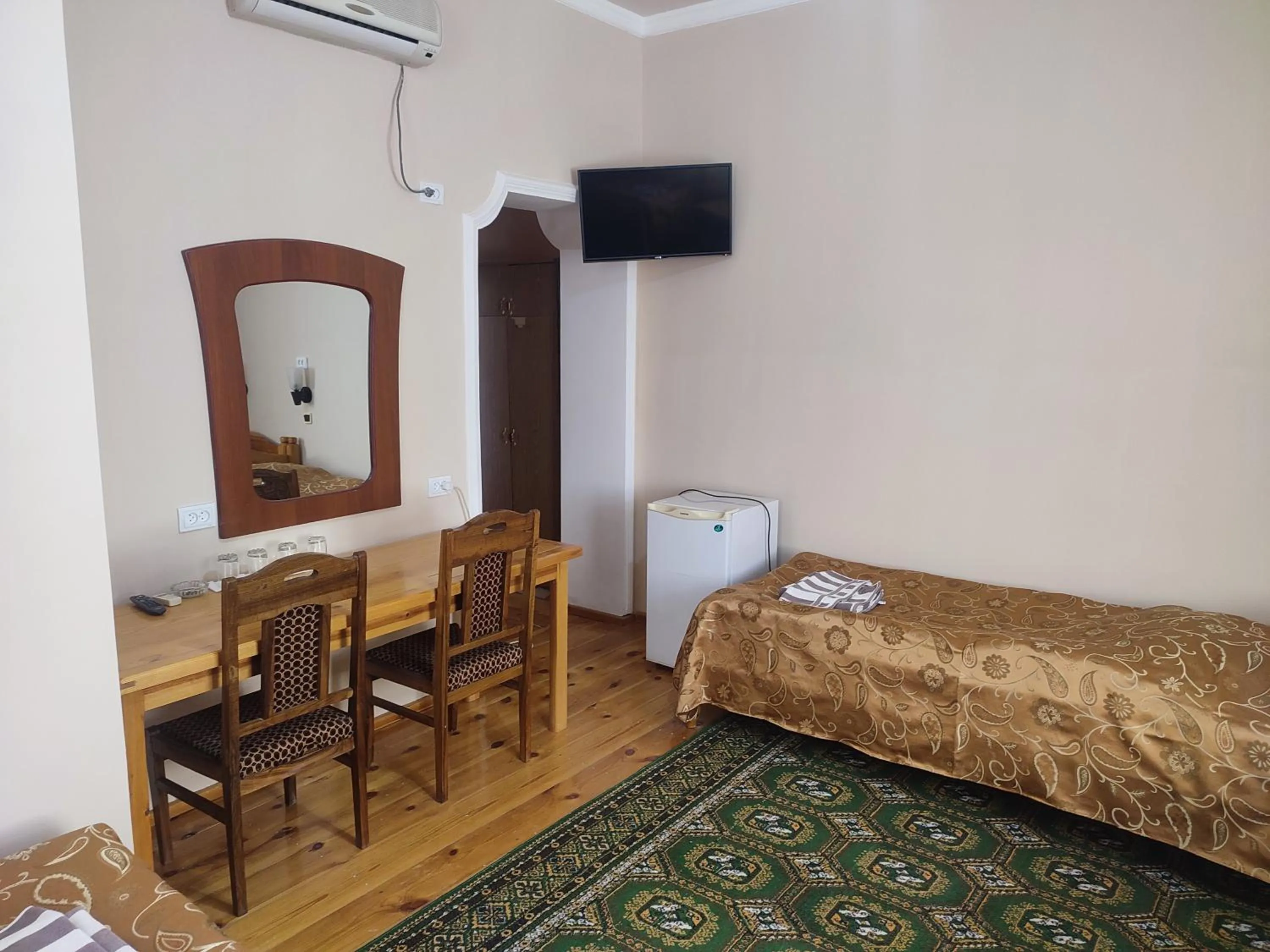 Islambek Travel & Hotel