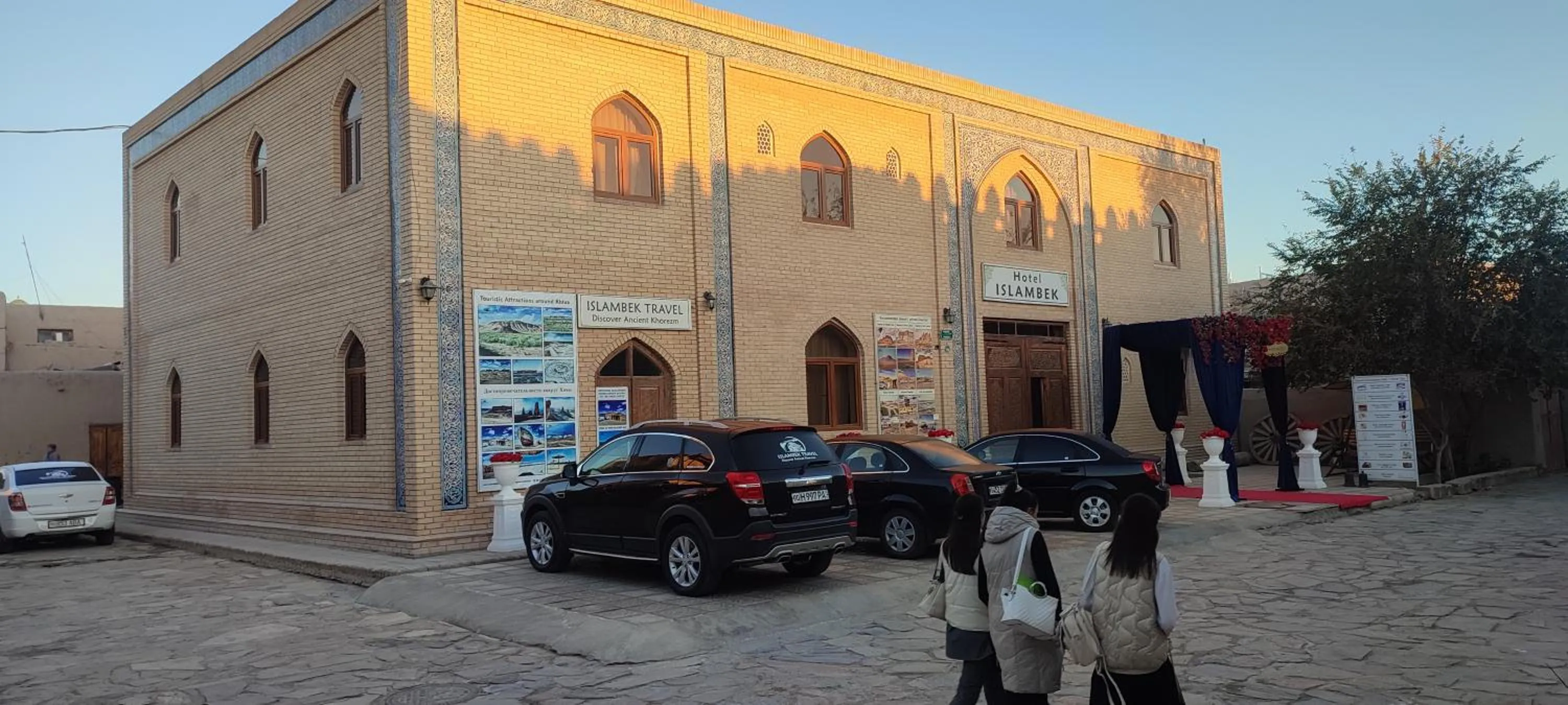 Islambek Travel & Hotel