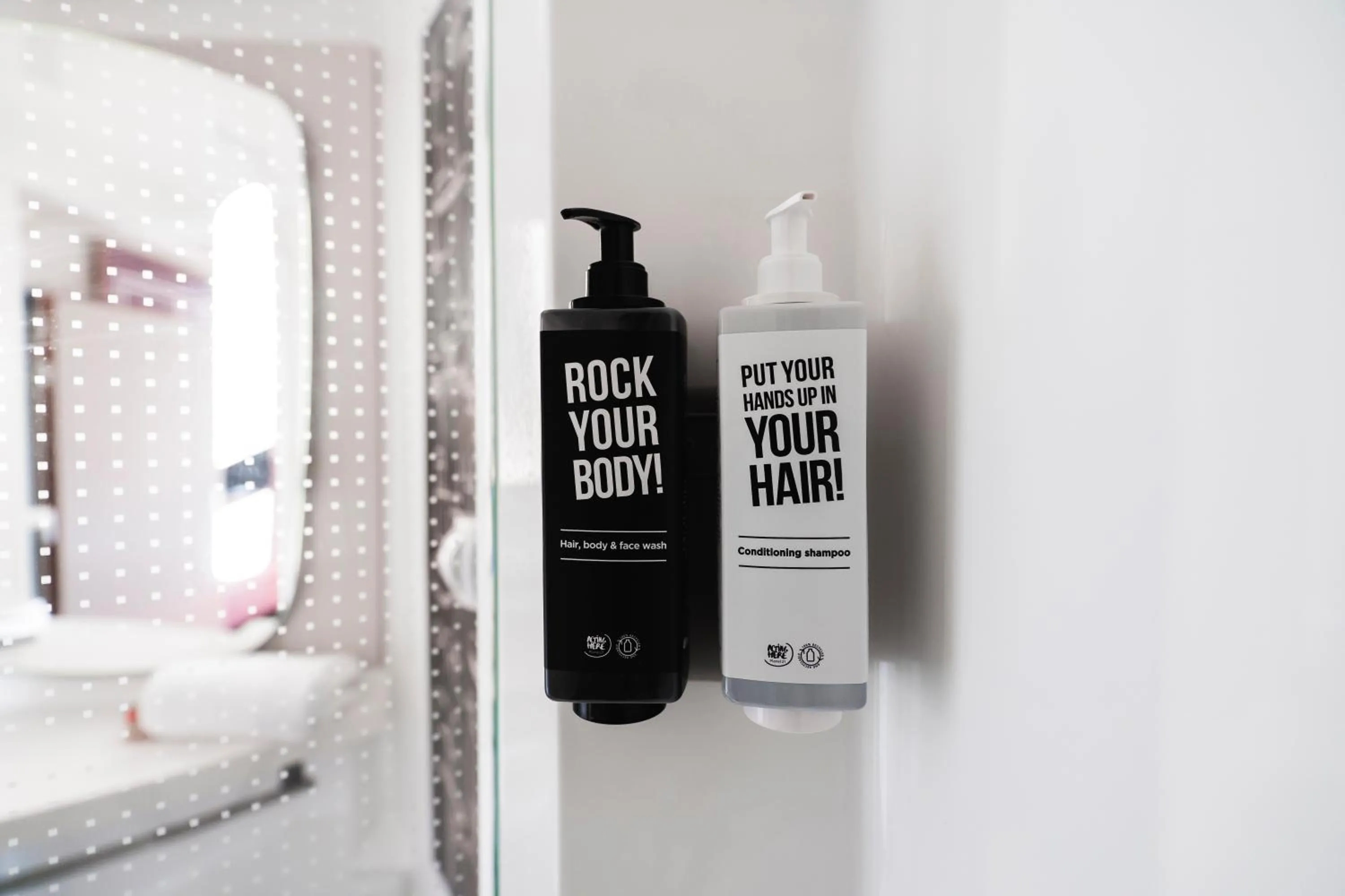 Shower in ibis Den Haag City Centre