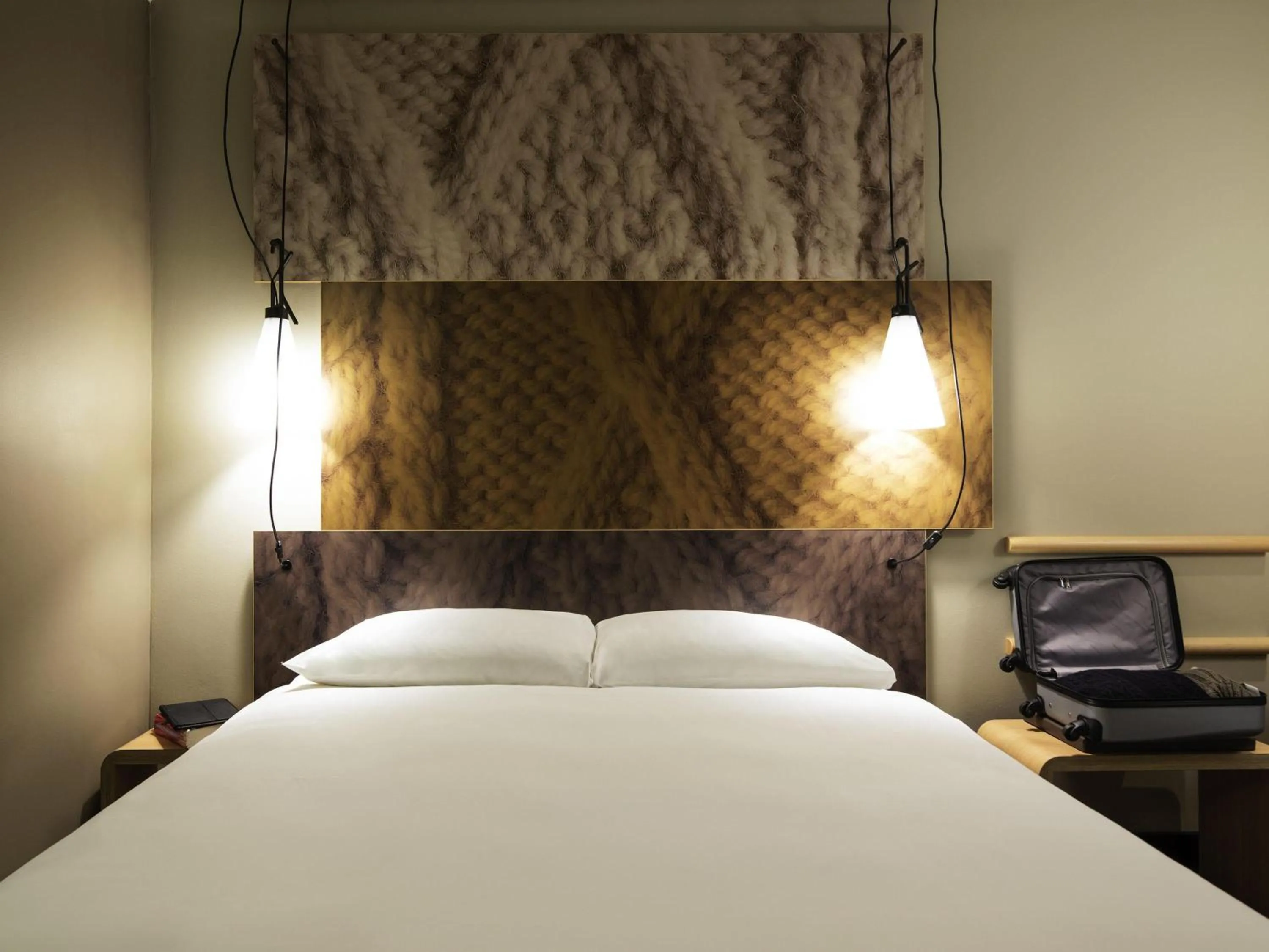 Bedroom, Bed in ibis Den Haag City Centre