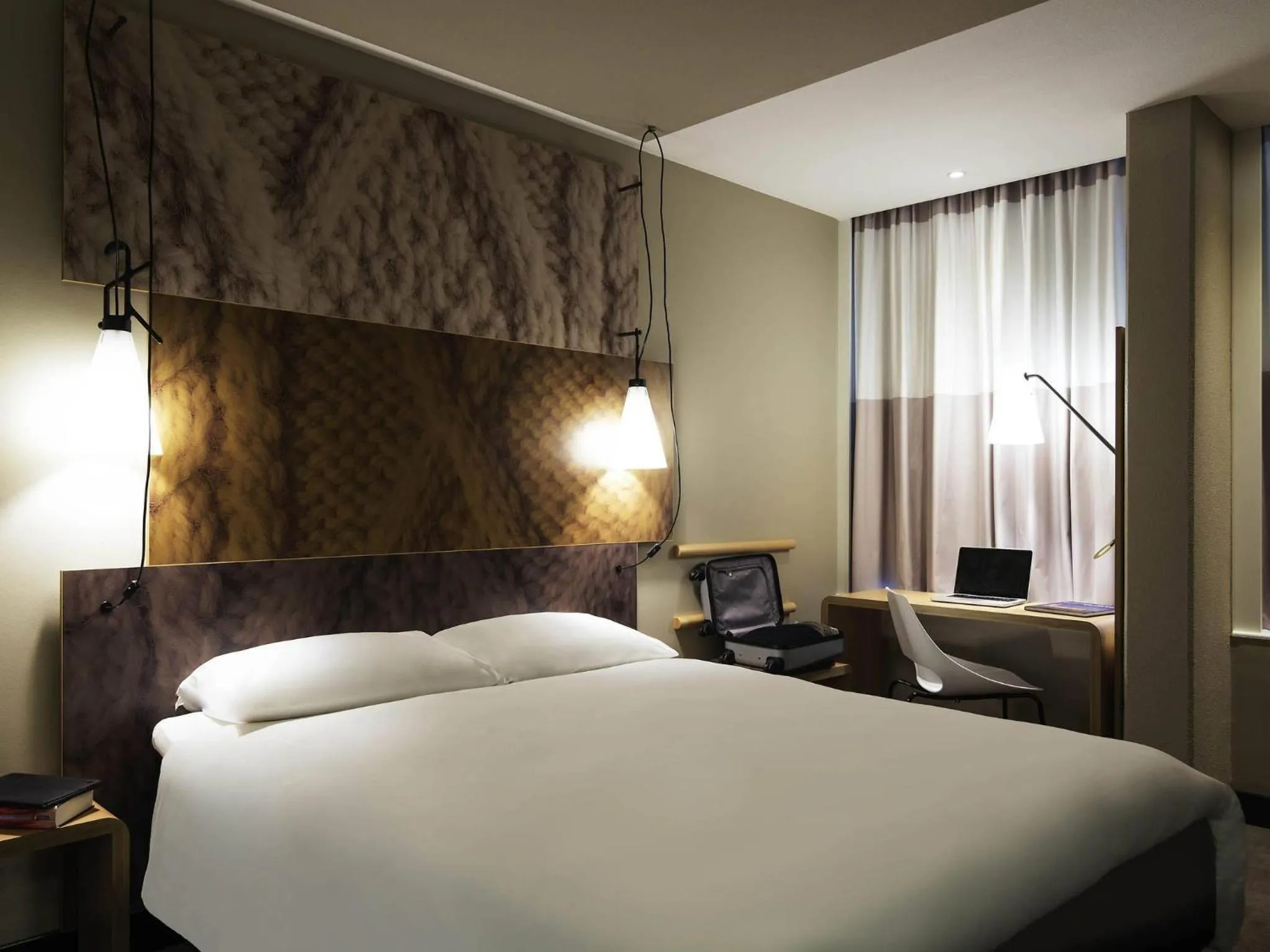 Bedroom, Bed in ibis Den Haag City Centre