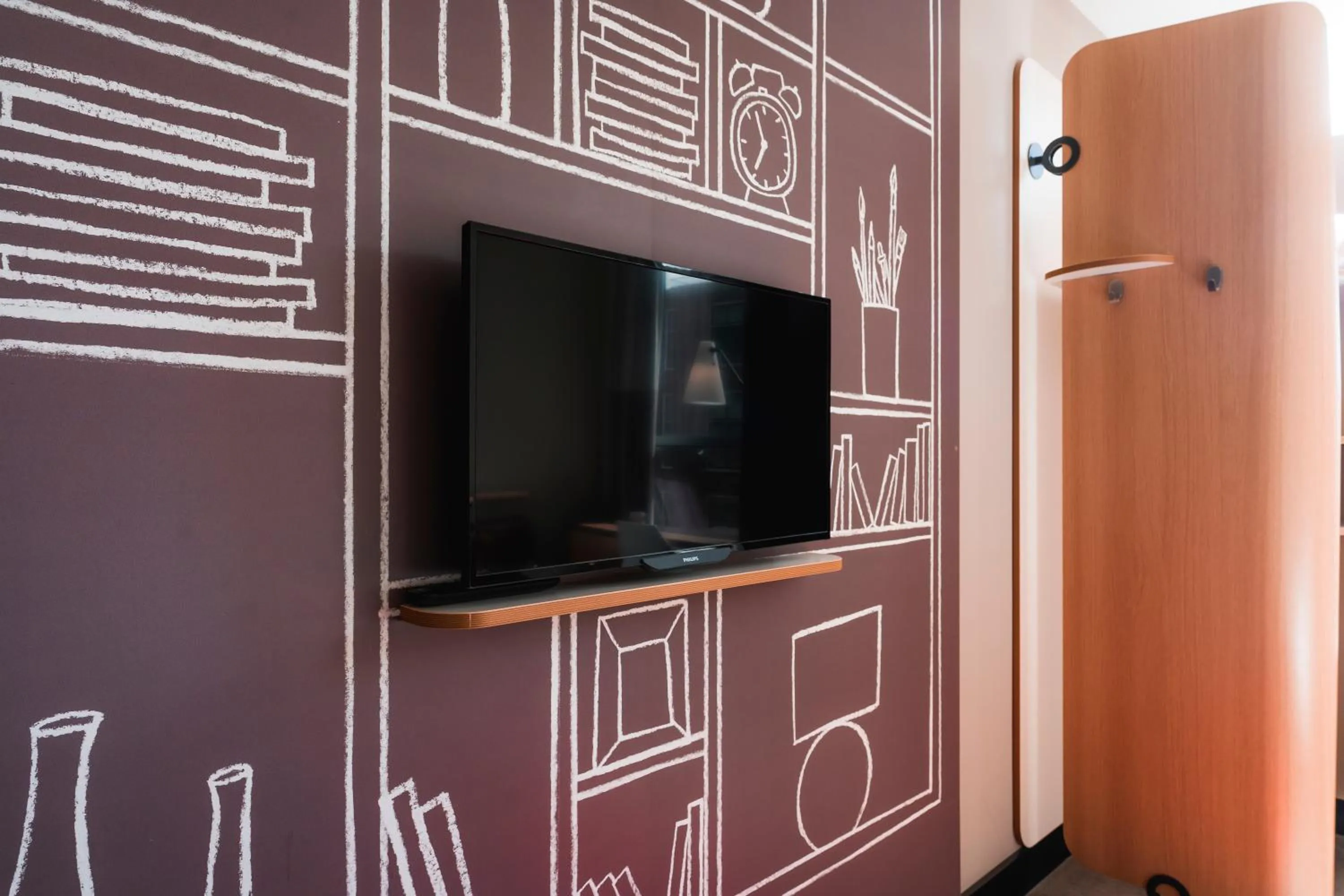 Communal lounge/ TV room in ibis Den Haag City Centre