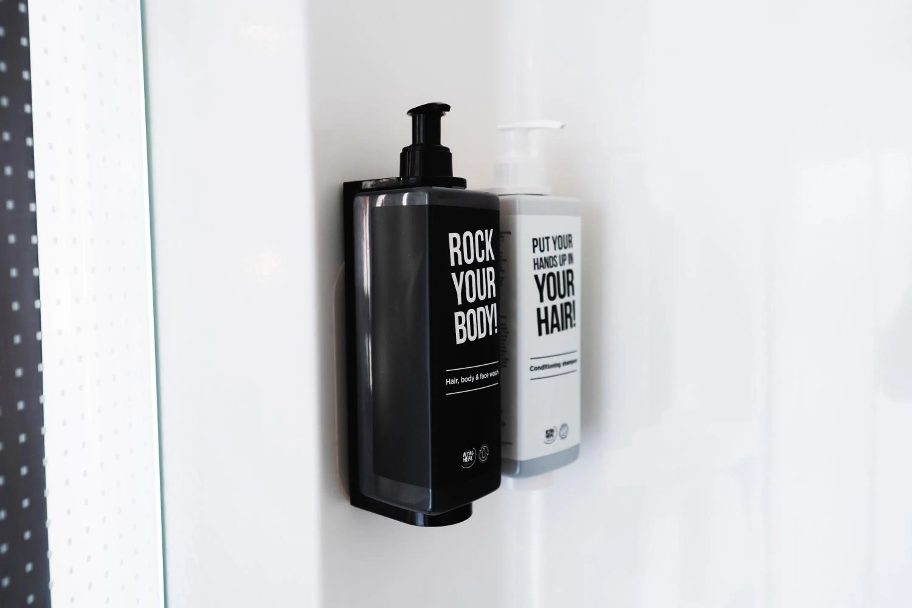 Shower in ibis Den Haag City Centre