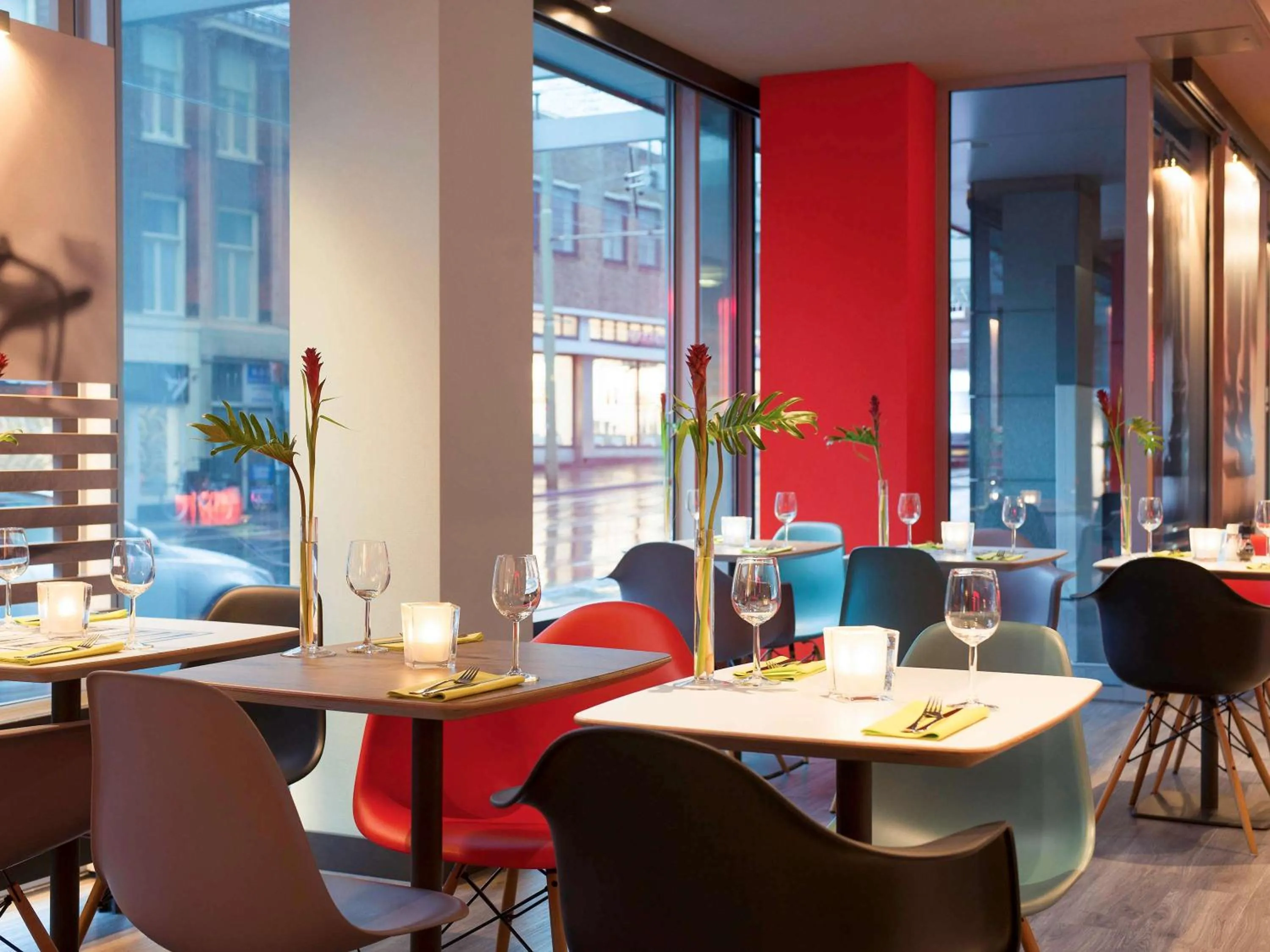 Restaurant/places to eat in ibis Den Haag City Centre