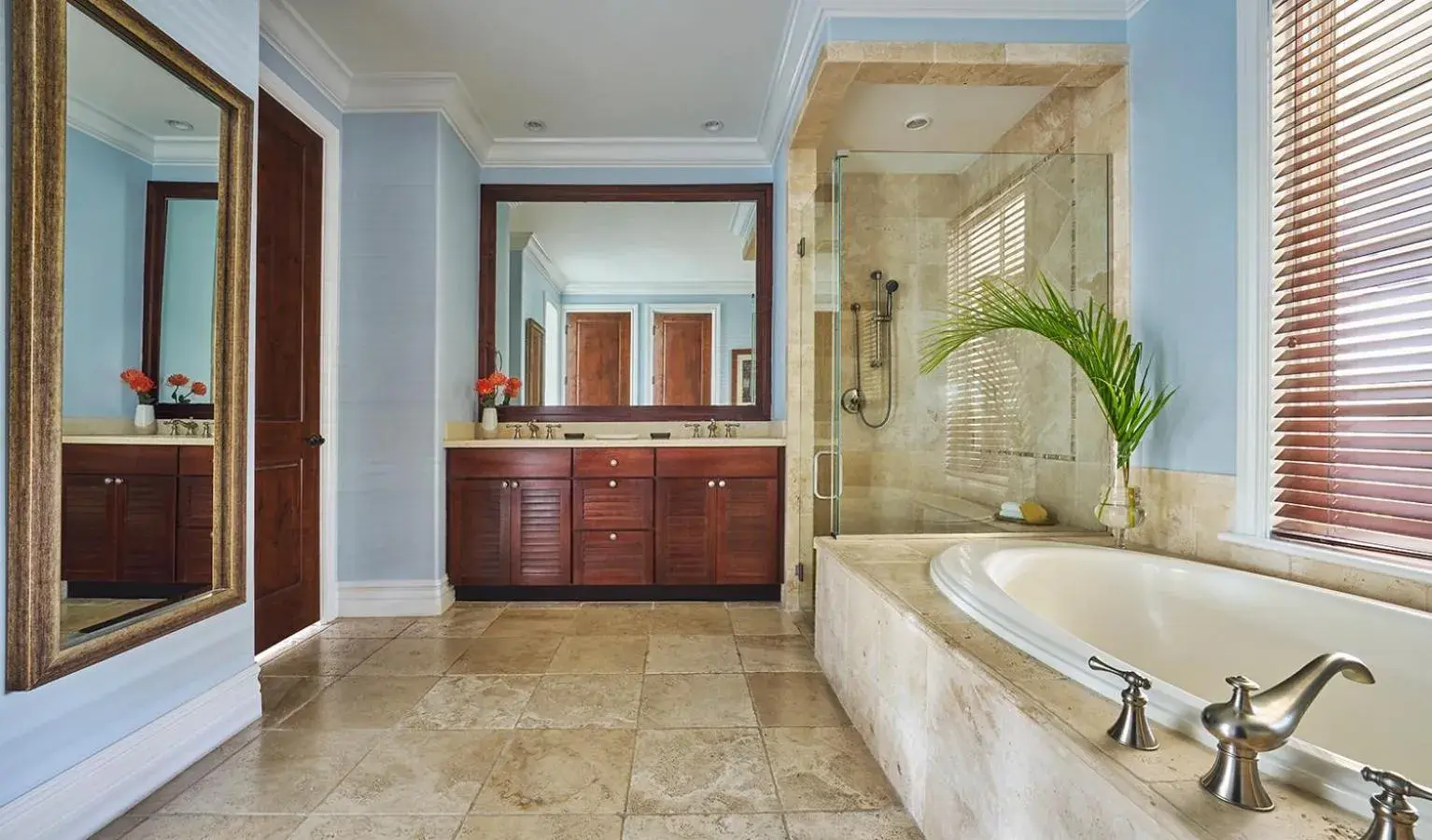 Villa with Garden View in Grand Isle Resort & Residences Villa with Garden View in Grand Isle Resort & Residences