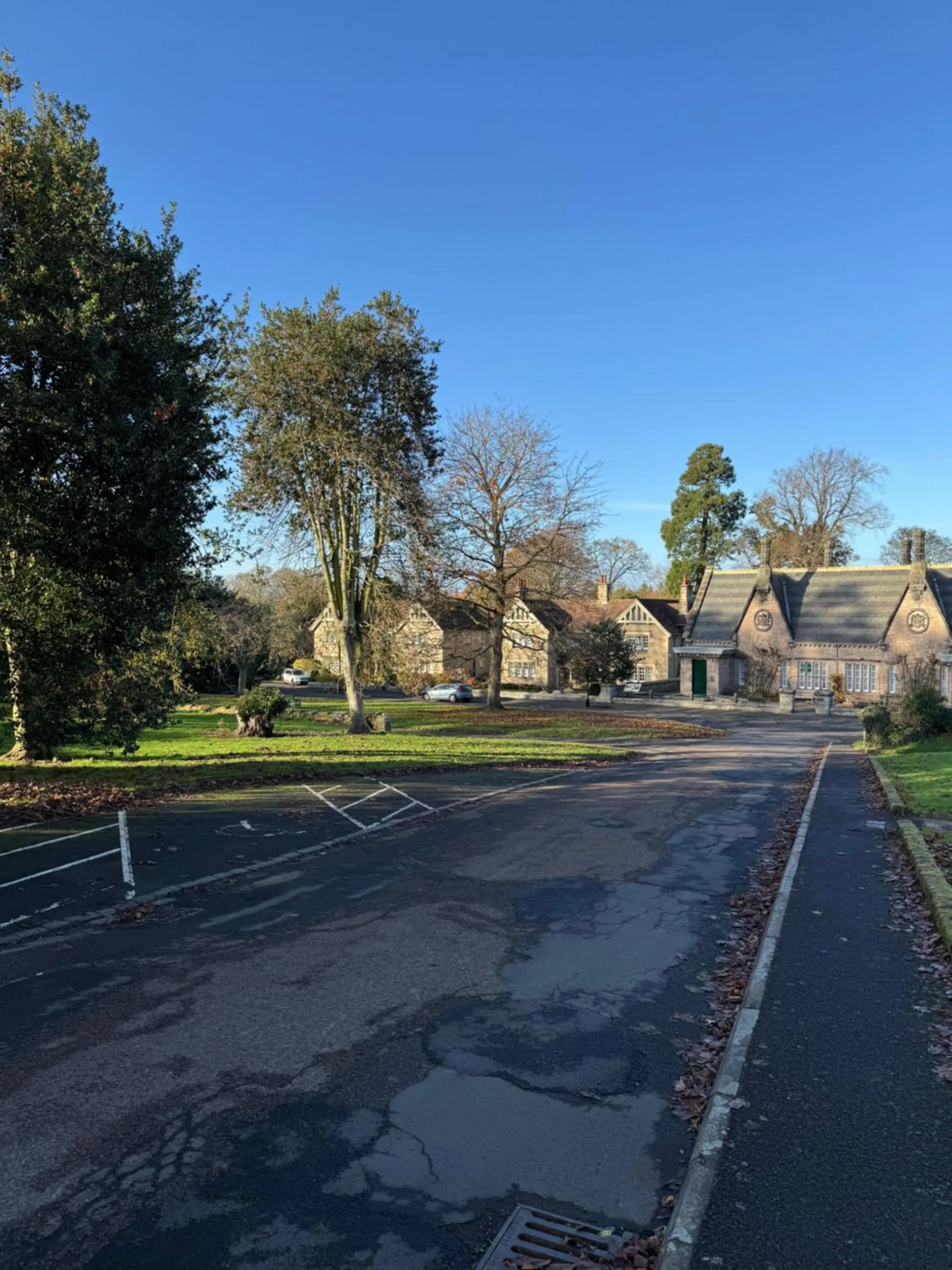 Parking in Ford Village Bed & Breakfast