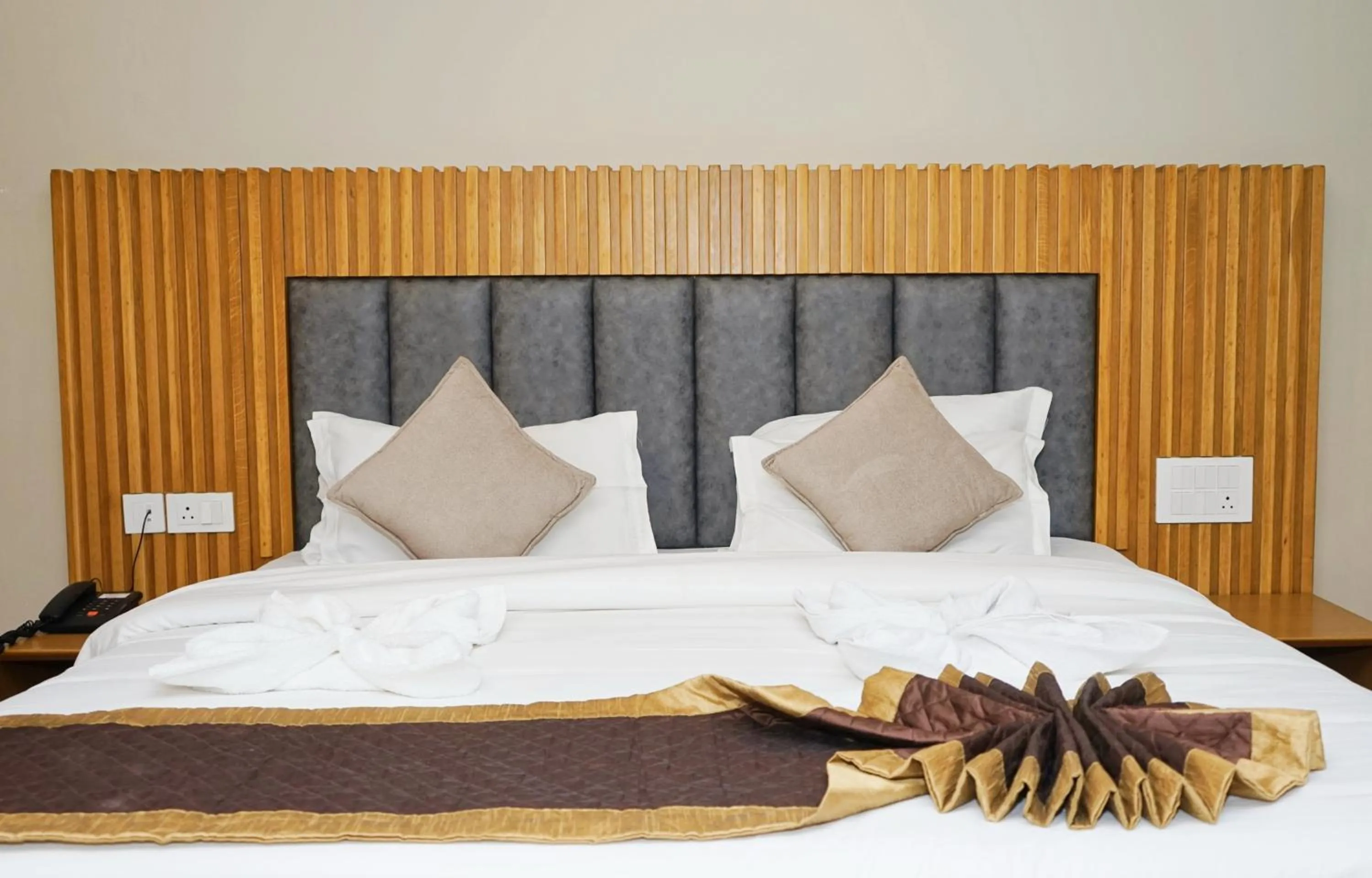 Guests, Bed in Hotel M AND RESORT