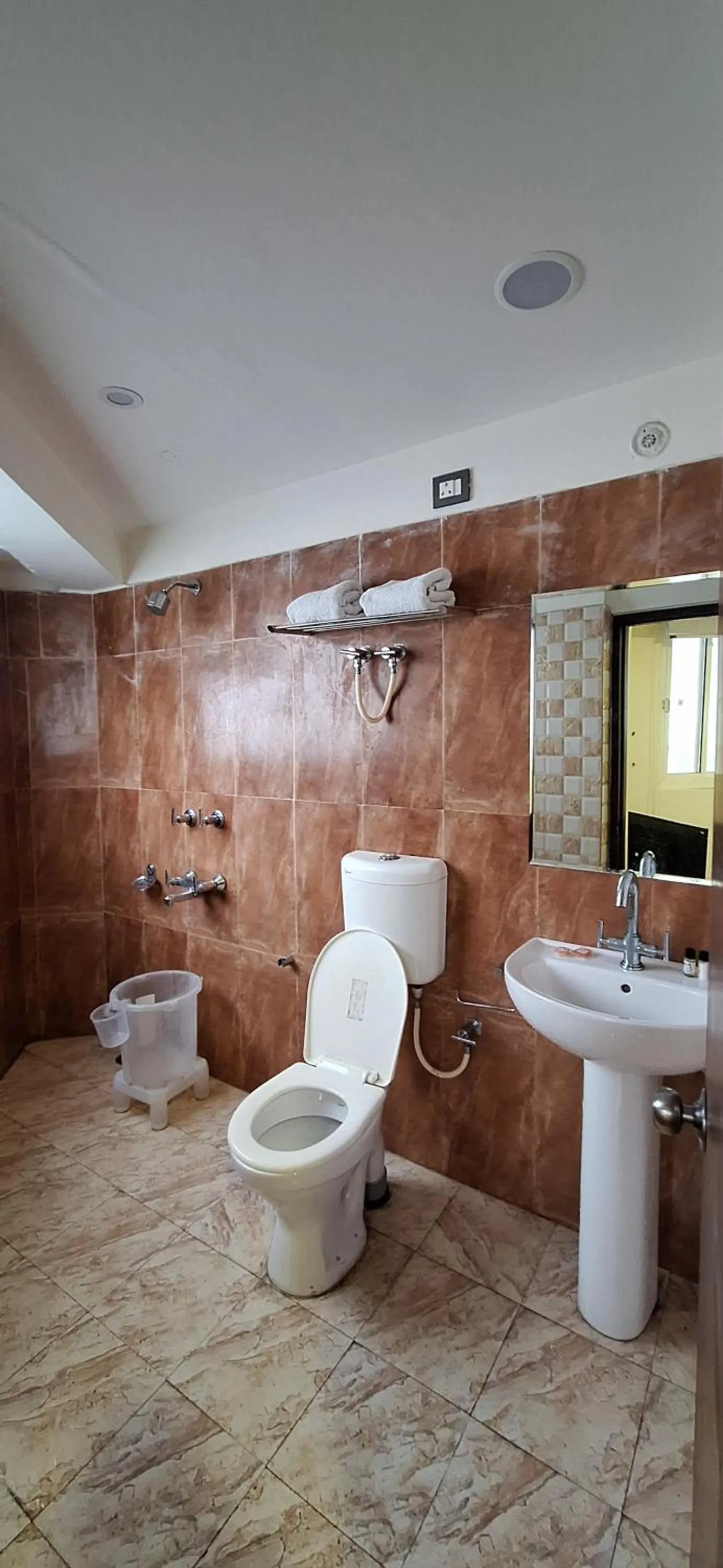 Shower in Hotel M AND RESORT