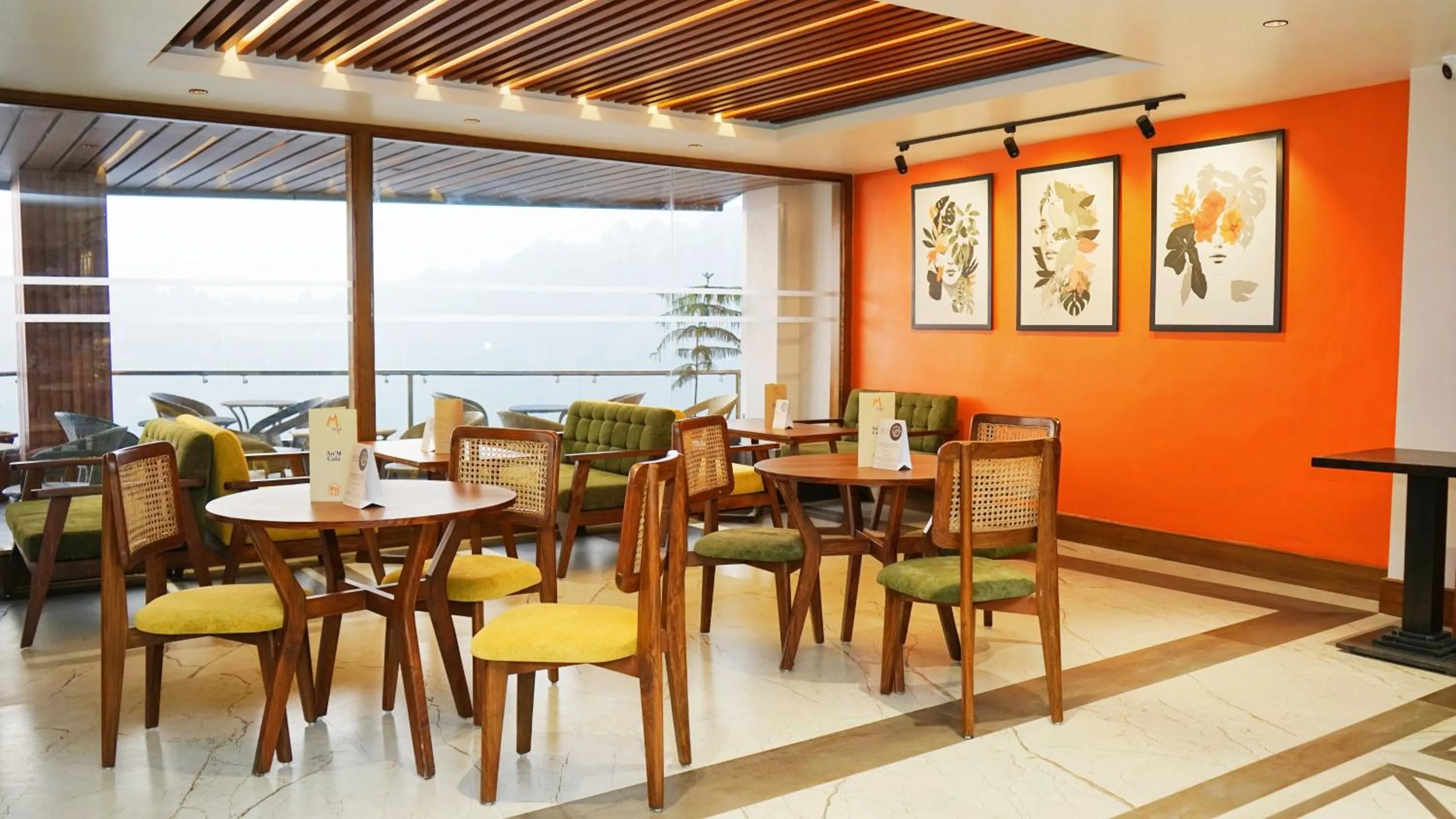 Restaurant/places to eat in Hotel M AND RESORT