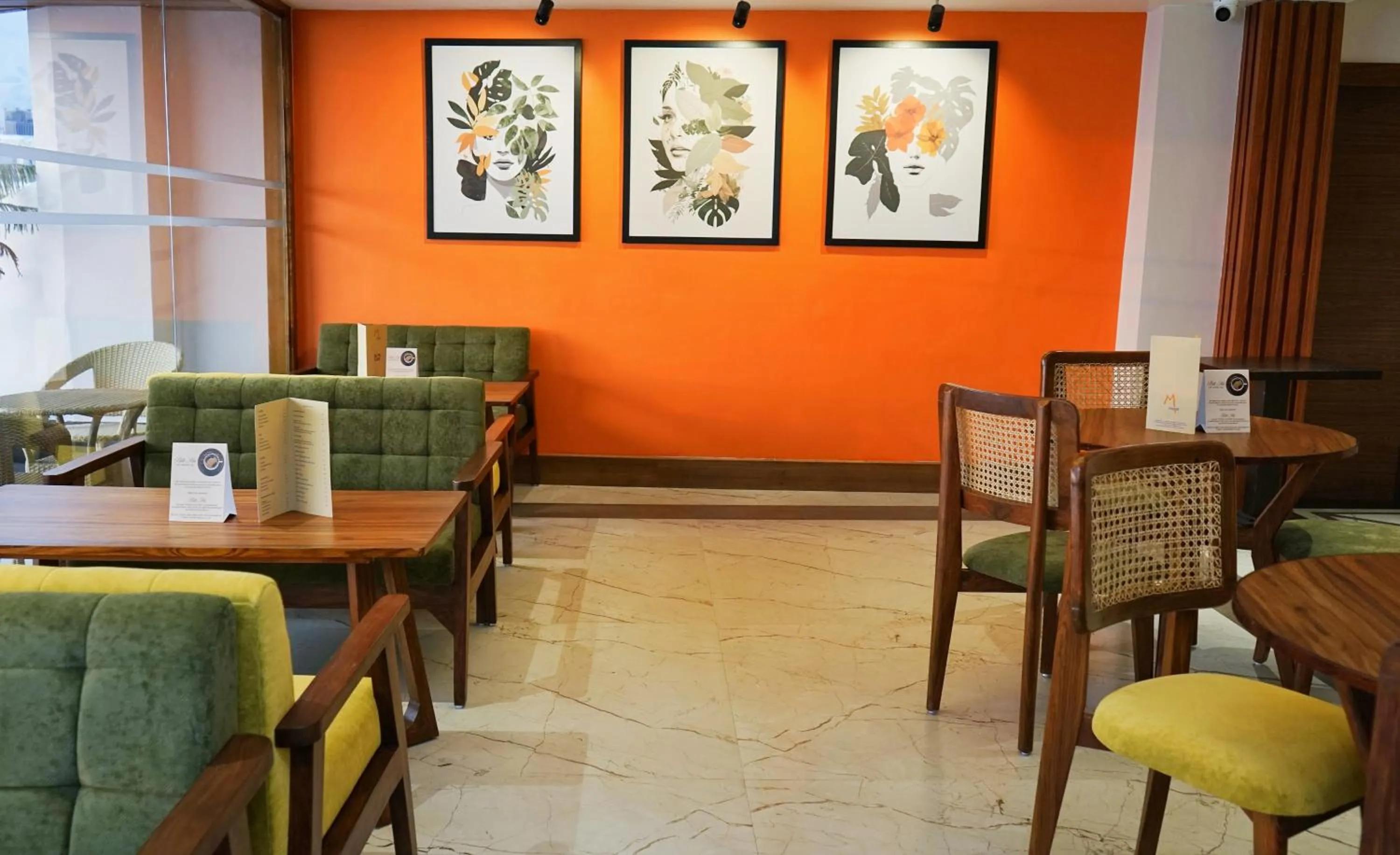 Restaurant/places to eat in Hotel M AND RESORT