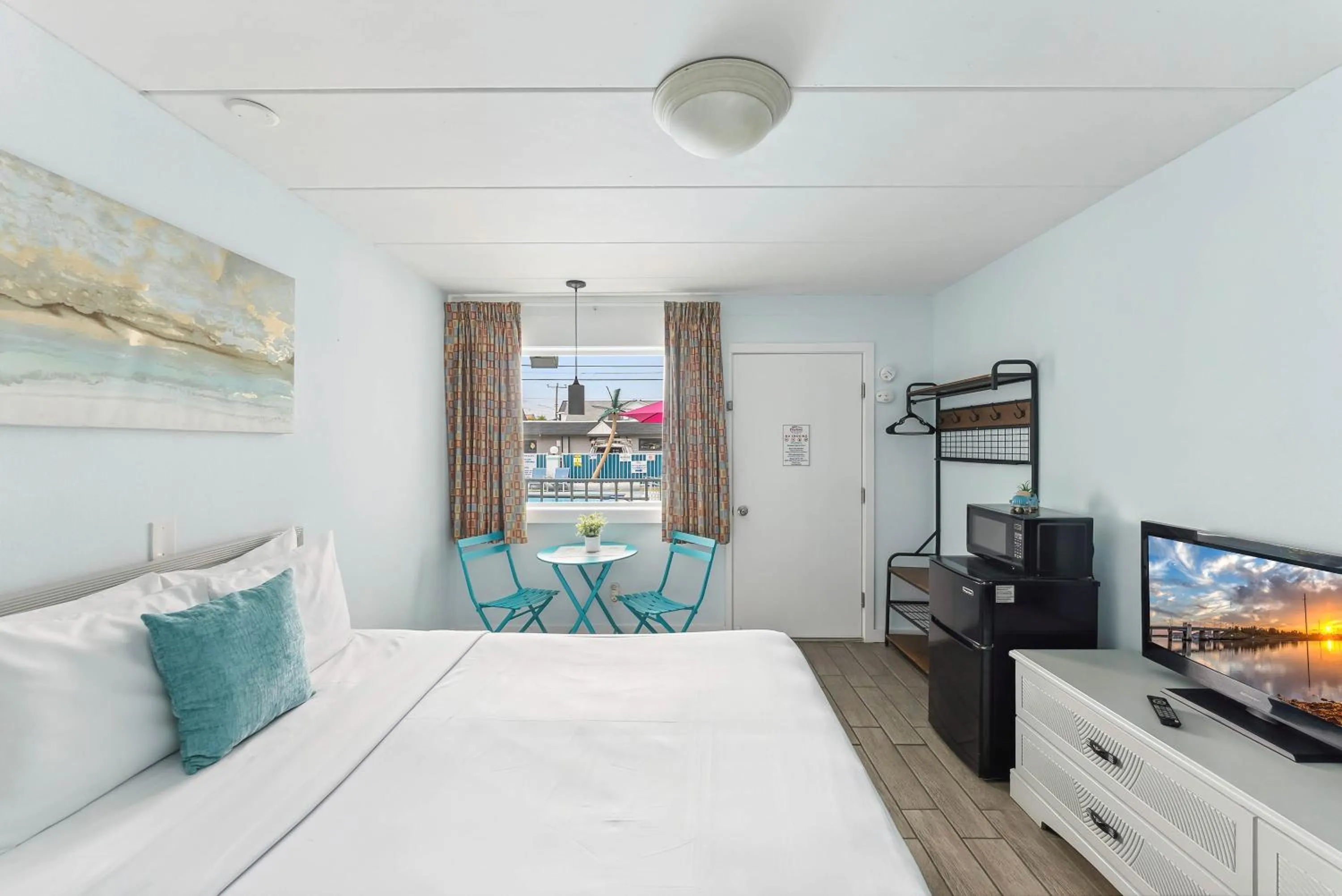 TV and multimedia, Bed in Daytona Inn and Suites