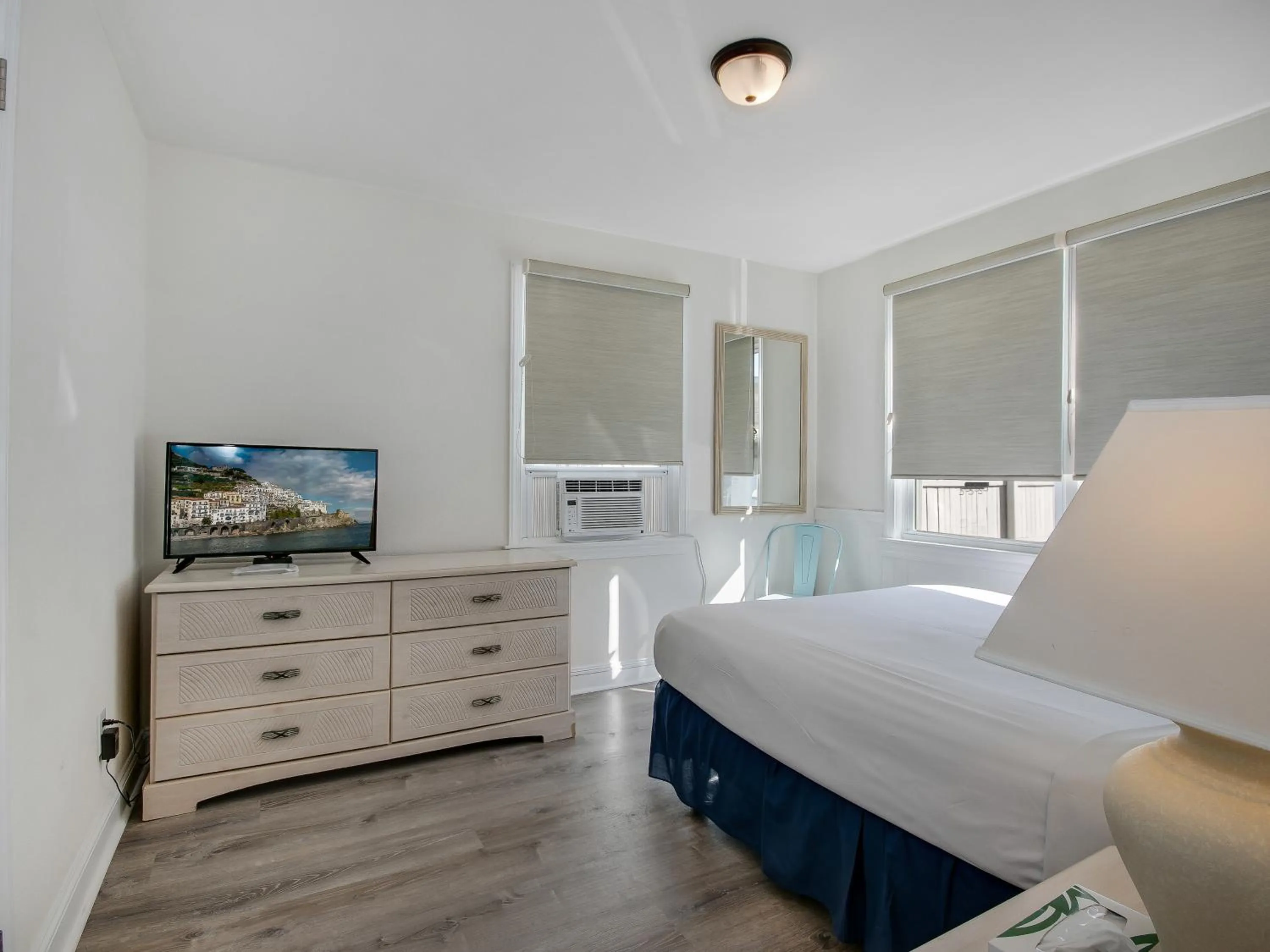 Bedroom, Bed in Daytona Inn and Suites