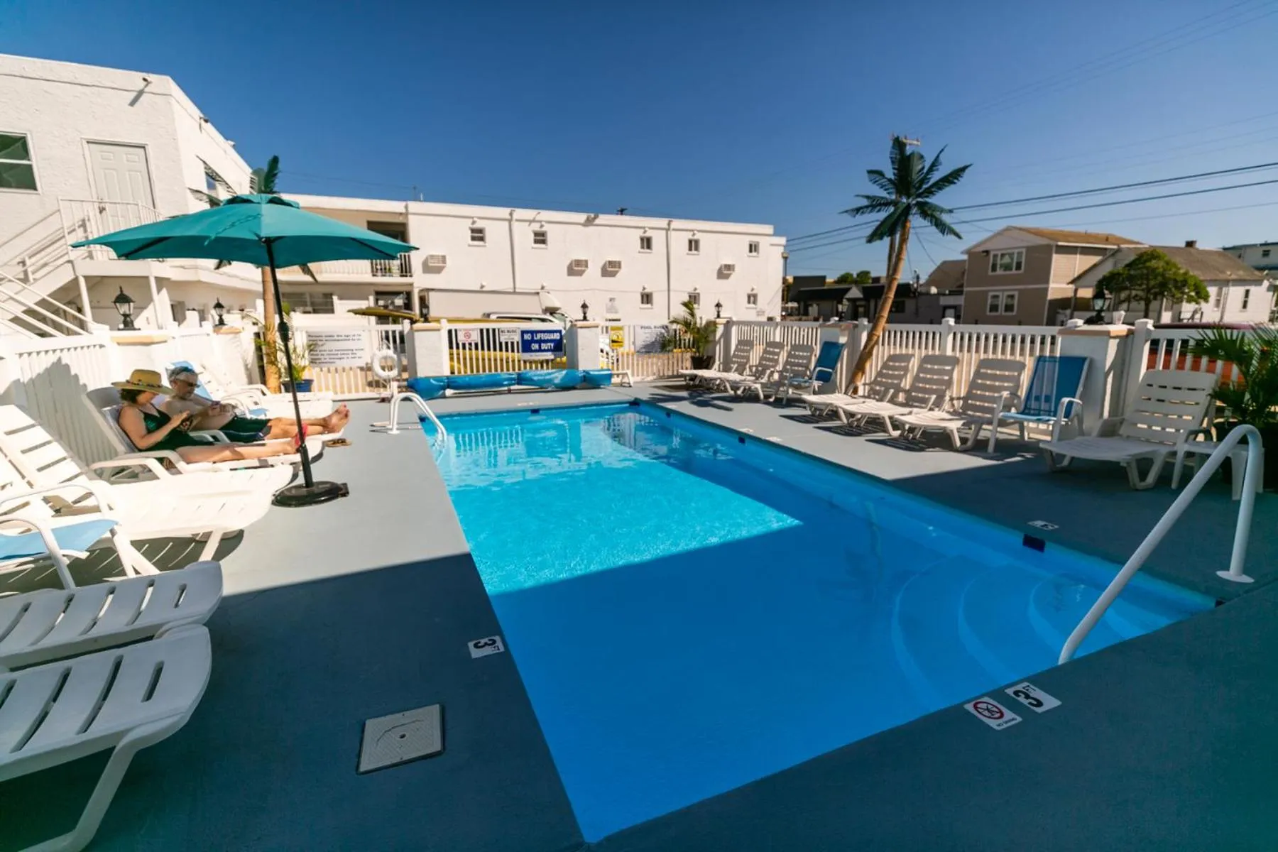 Swimming pool in Daytona Inn and Suites