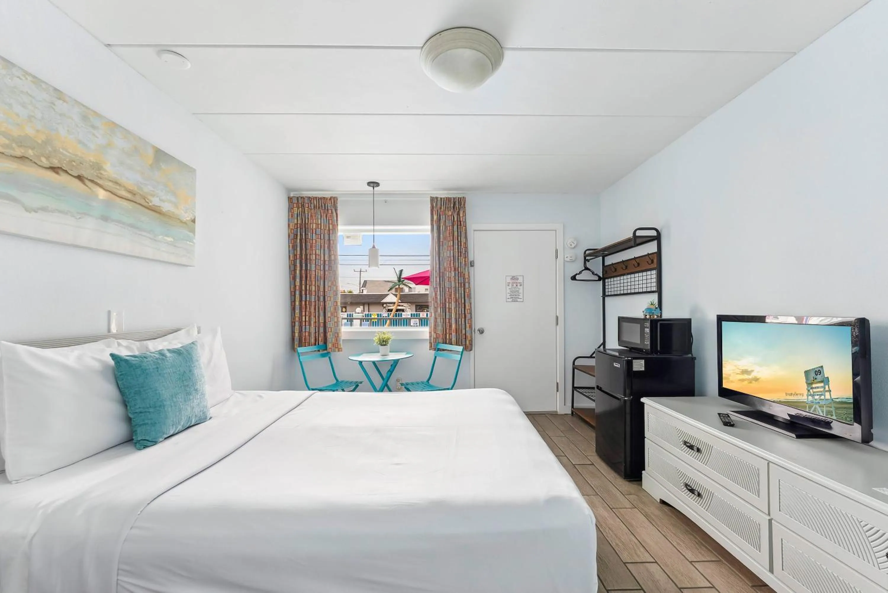 TV and multimedia, Bed in Daytona Inn and Suites