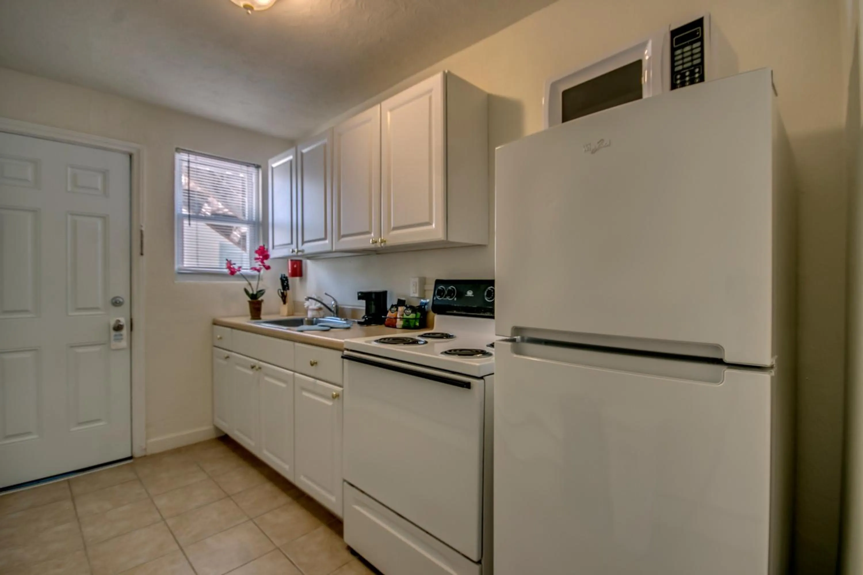 Coffee/tea facilities in Daytona Inn and Suites